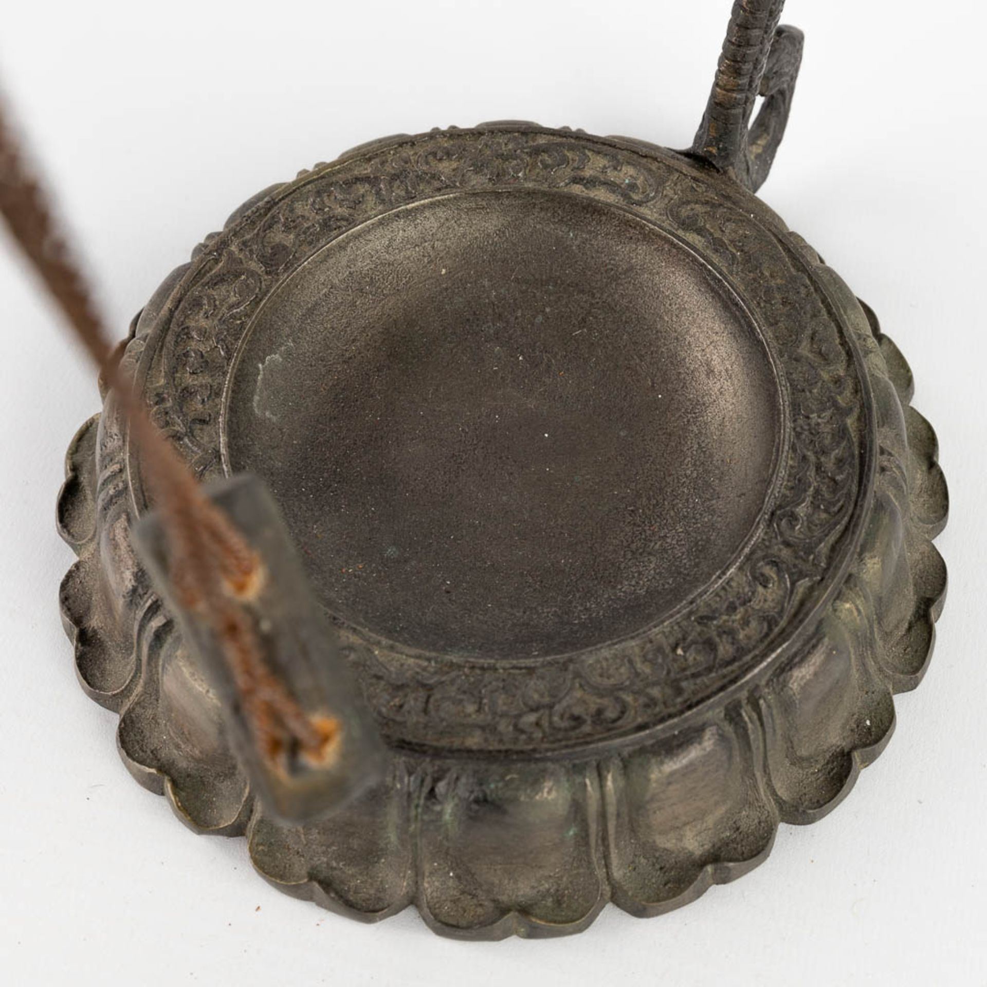 3 bells and a gong, Oriental. 19th/20th C. (L:13 x W:47 x H:55 cm) - Image 17 of 28