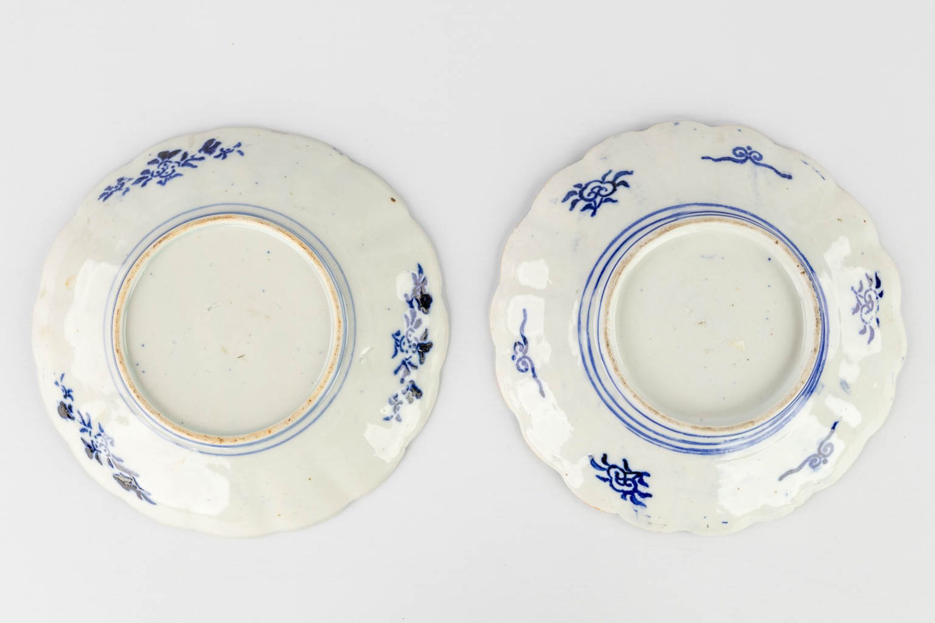 Eight pieces of Japanese Imari porcelain. 19th/20th C. (H:6,5 x D:47 cm) - Image 8 of 15