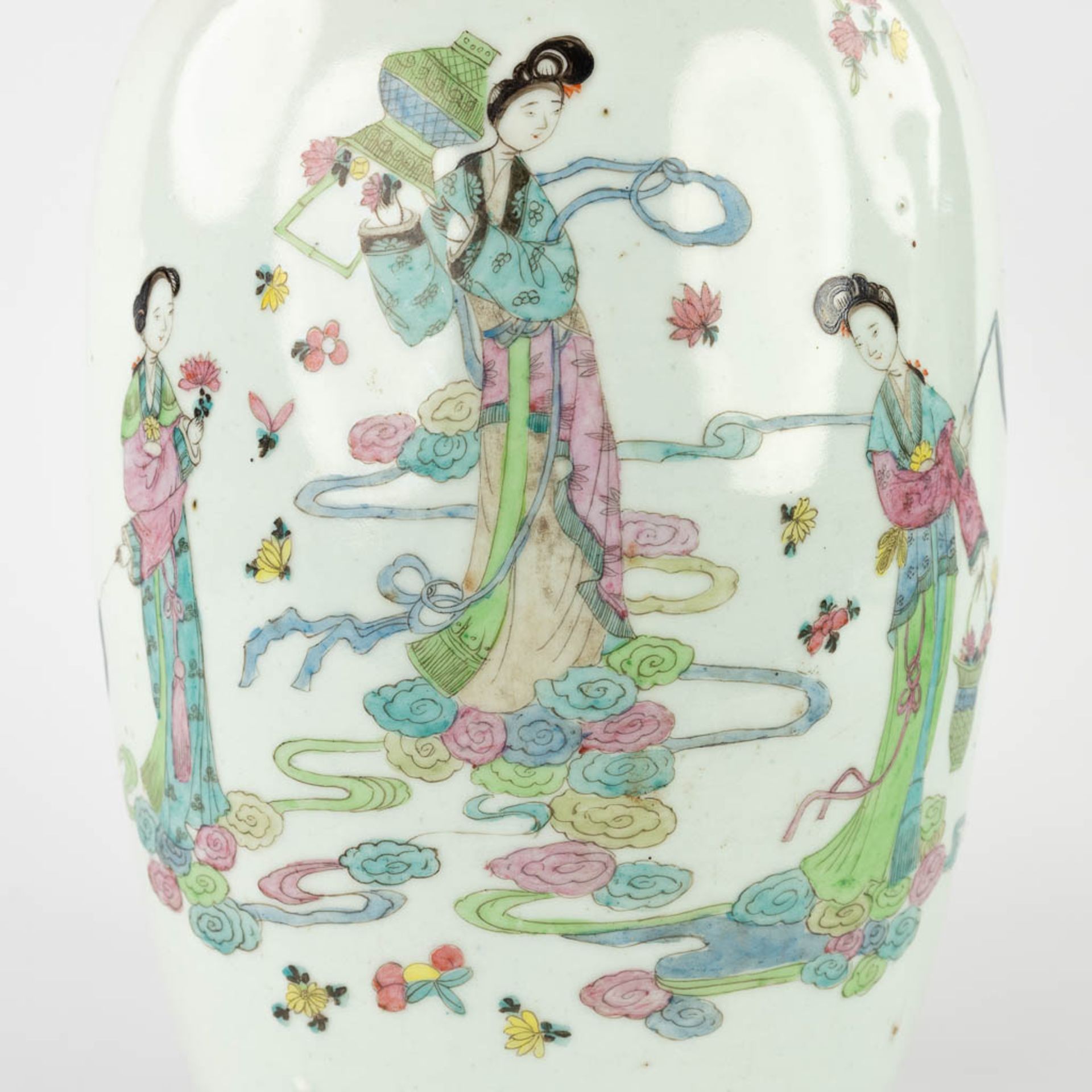 Three Chinese vases, decorated with ladies in the garden. 19th/20th C. (H:44 x D:21 cm) - Image 13 of 19