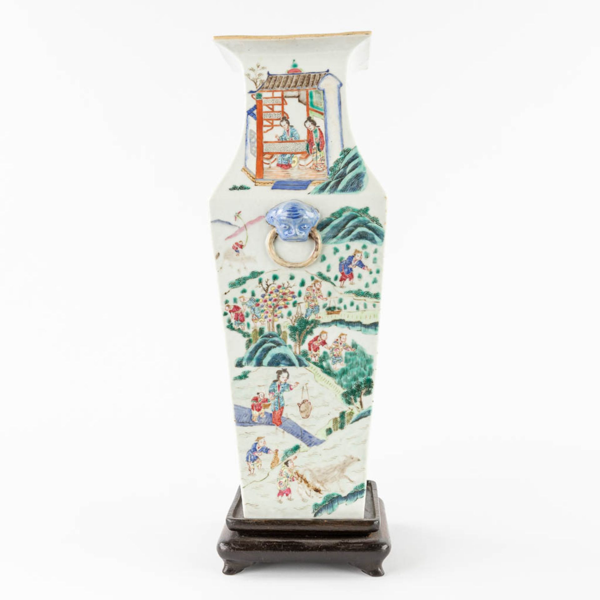 A square Chinese Famille Rose vase, decorated with scènes of 'The Harvest'. 19th C. (L:17 x W:15 x H - Image 5 of 10
