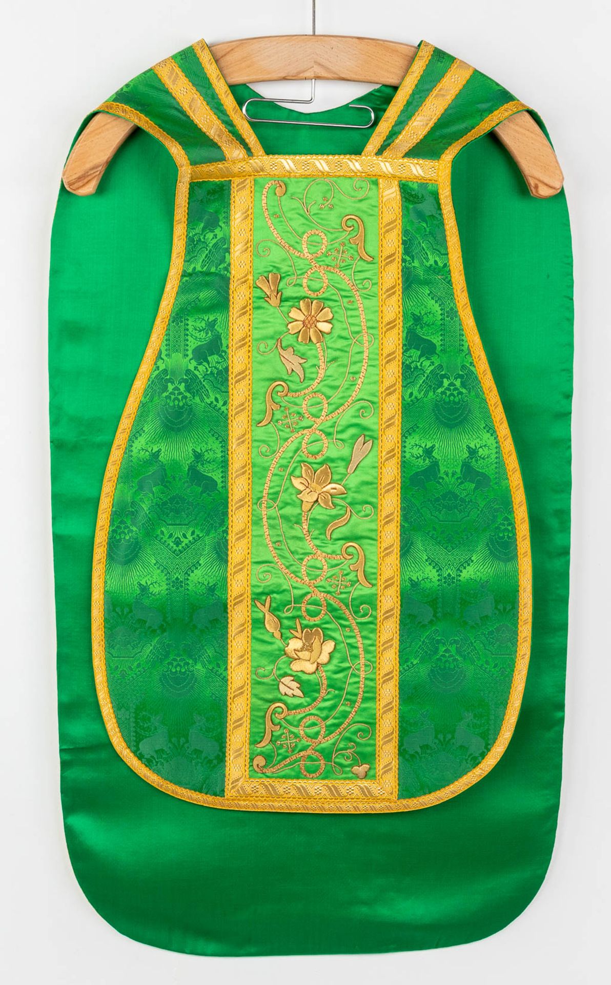 A set of 6 Roman Chasubles, maniple, Stola and Chalice veils - Image 5 of 37