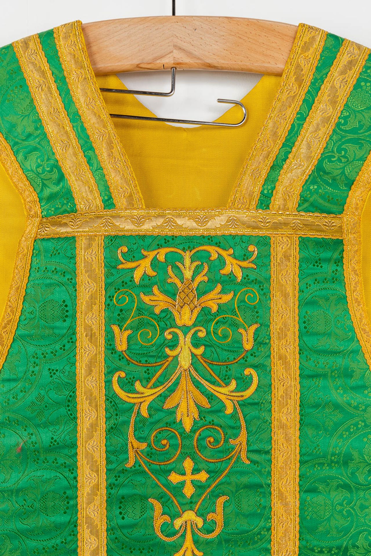 A set of 6 Roman Chasubles, maniple, Stola and Chalice veils - Image 18 of 37