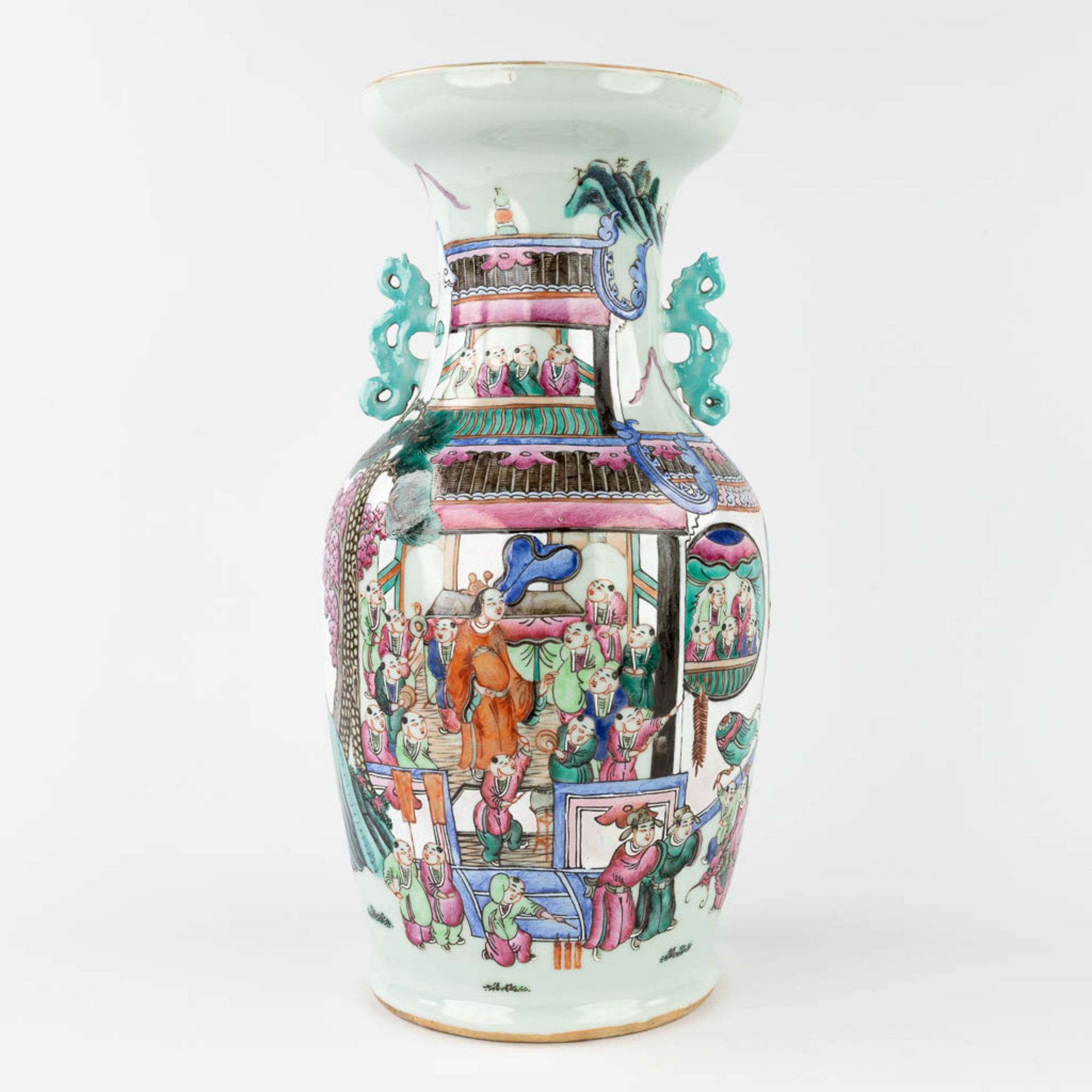 A Chinese Famille Rose '100 Boys' vase. 19th C. (H:44 x D:23 cm) - Image 5 of 13