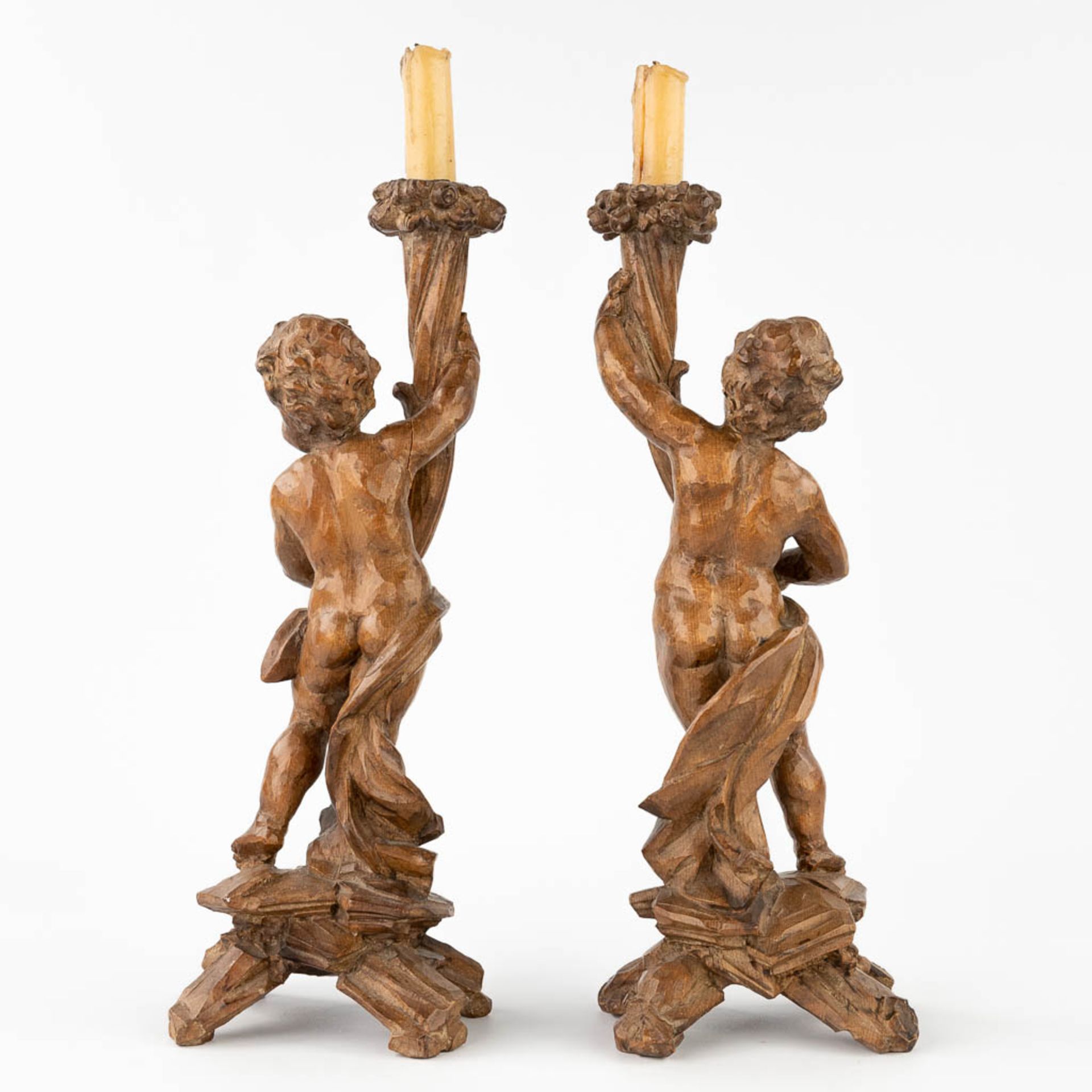 A pair of wood-sculptured candle holders, with putti. 19th C. (L:9 x W:12 x H:34 cm) - Image 4 of 12