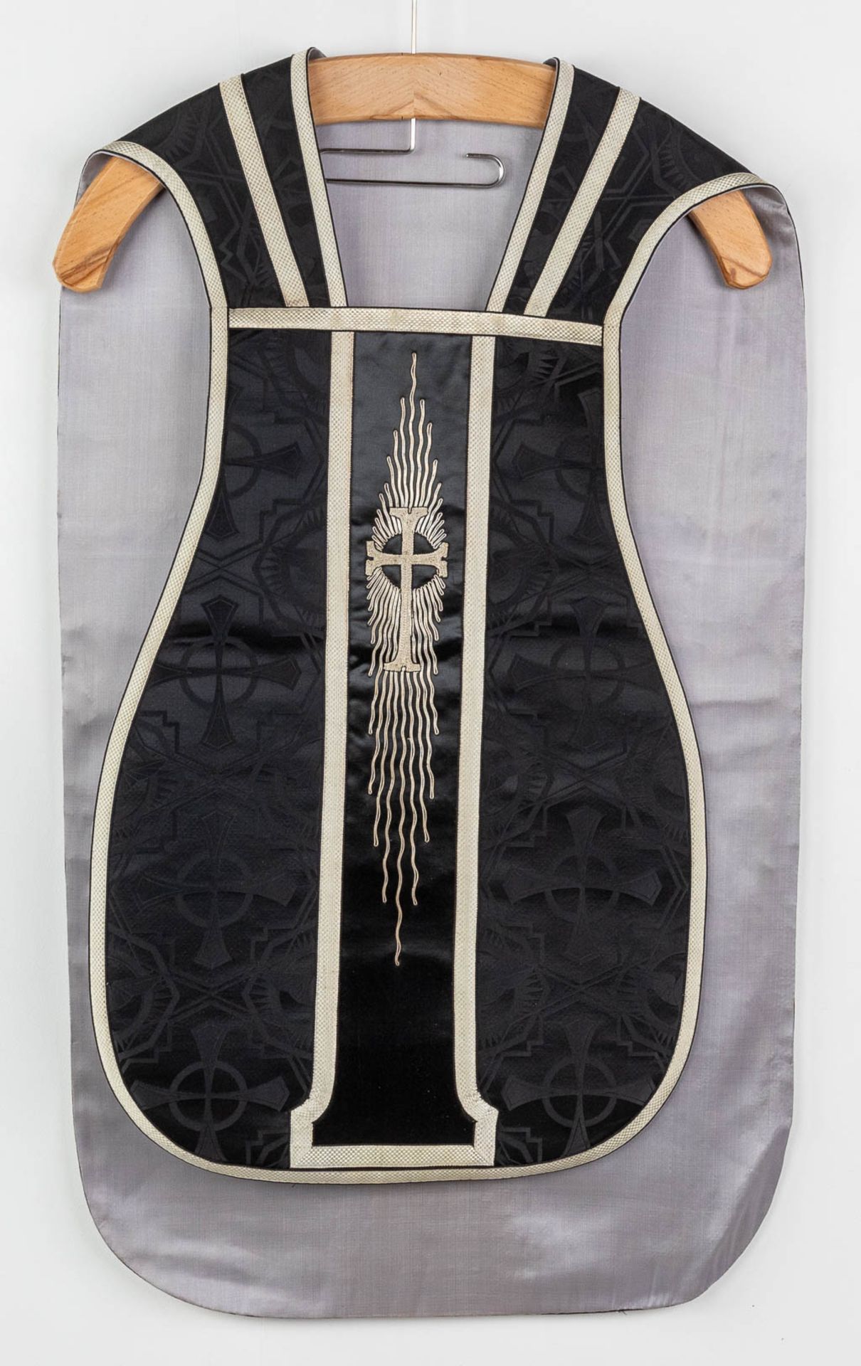 A set of Black Lithurgical Robes, Roman Chasubles, Stola, Manisple and Chalice Veils. - Bild 7 aus 22