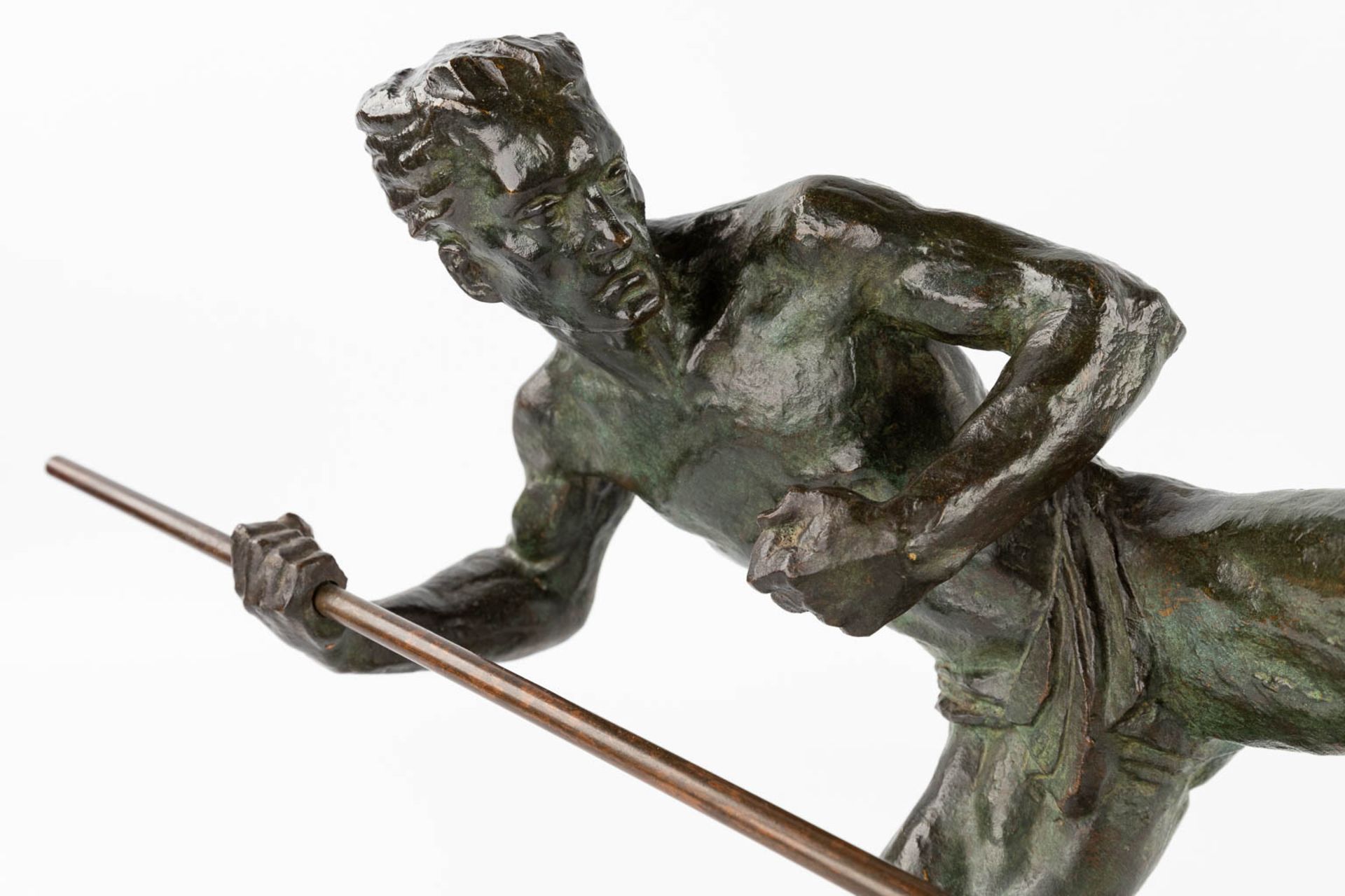 P. BERJEAN (XX) Fighting a lion, patinated bronze, marble. (L:29 x W:100 x H:37 cm) - Bild 7 aus 11