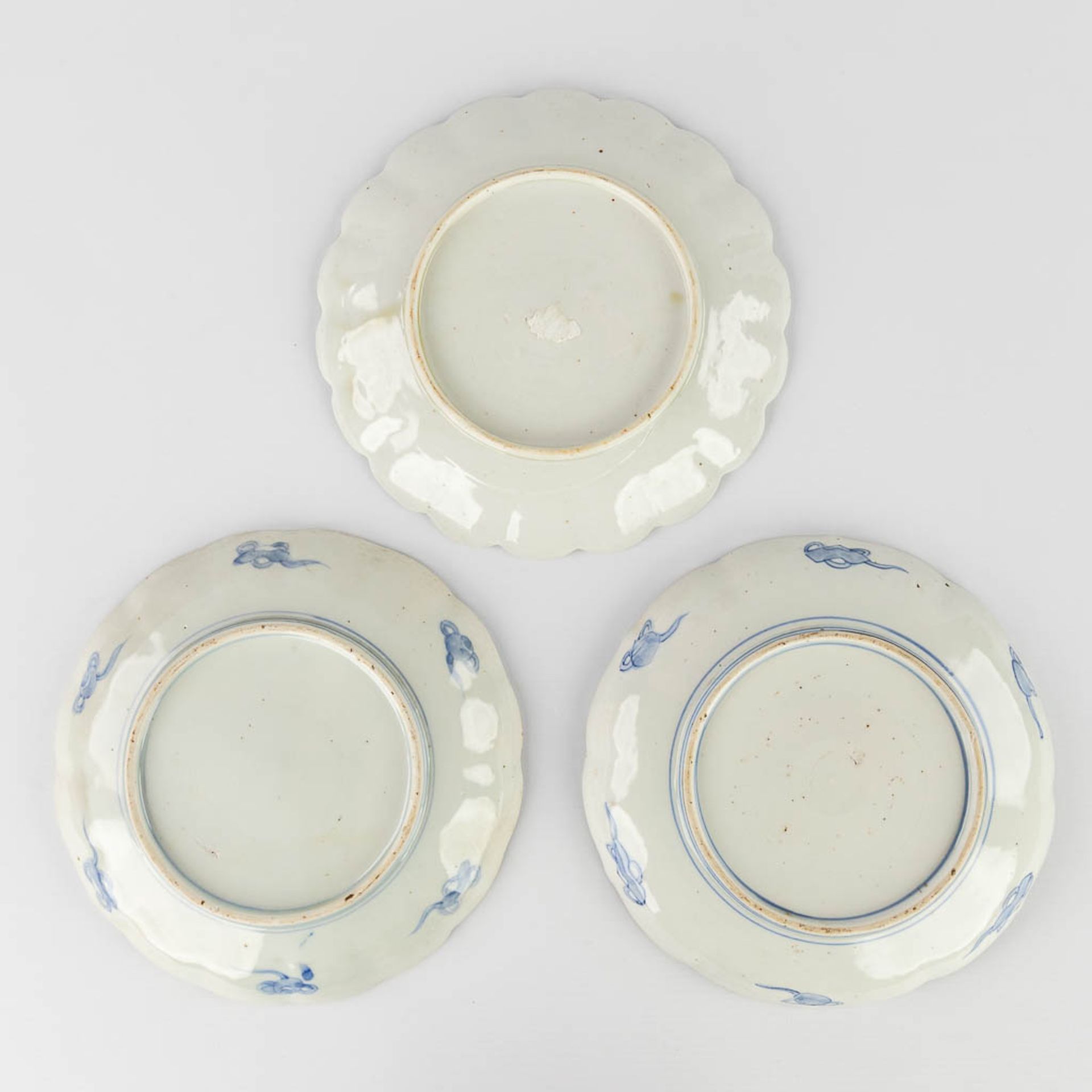 Eight pieces of Japanese Imari porcelain. 19th/20th C. (H:6,5 x D:47 cm) - Image 10 of 15
