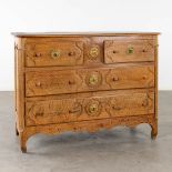 An antique chest of drawers, oak. (L:59 x W:131 x H:98 cm)