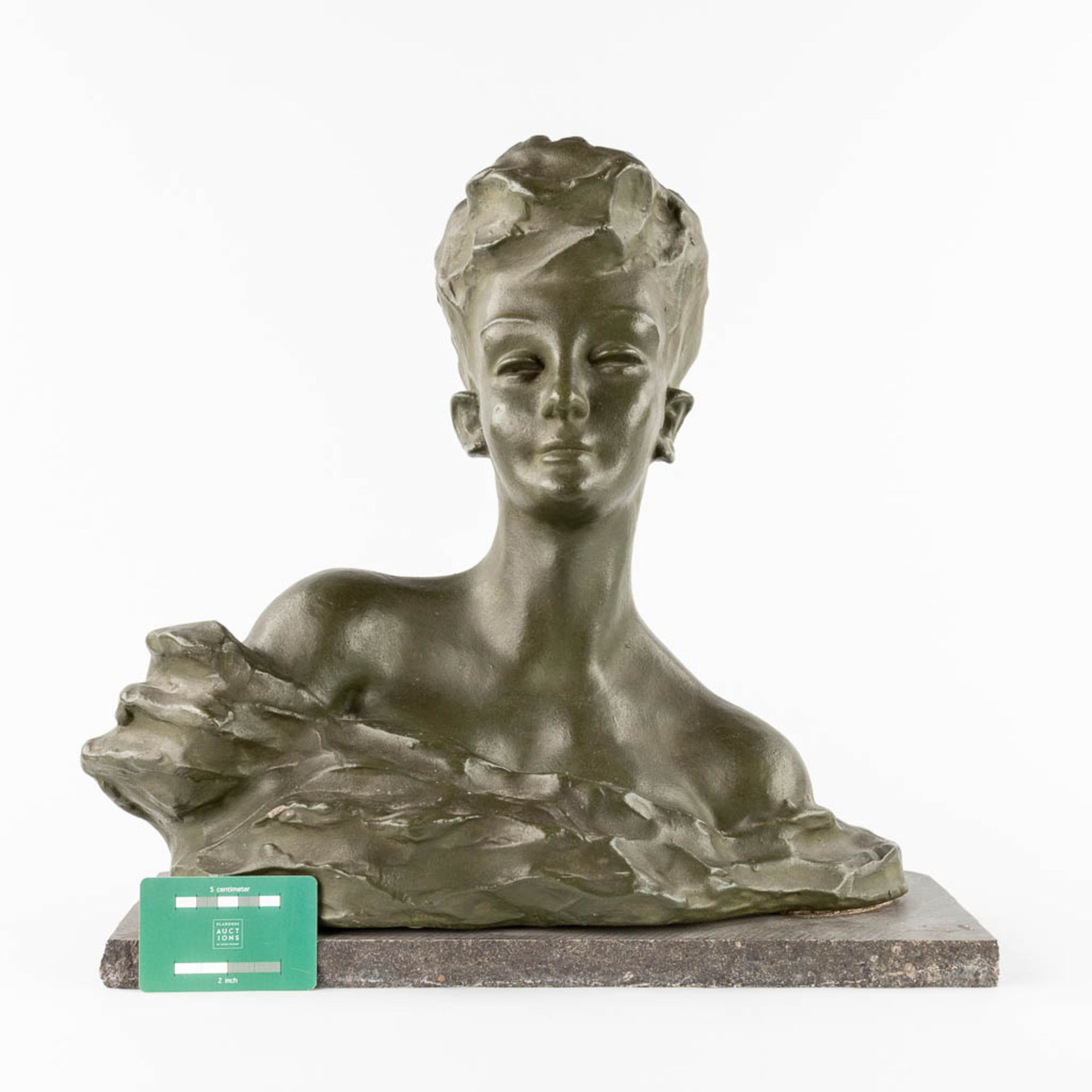 Ernest PATRIS (1909-1981) 'Buste van een dame' patinated plaster. (L:22 x W:45 x H:43 cm) - Bild 2 aus 10