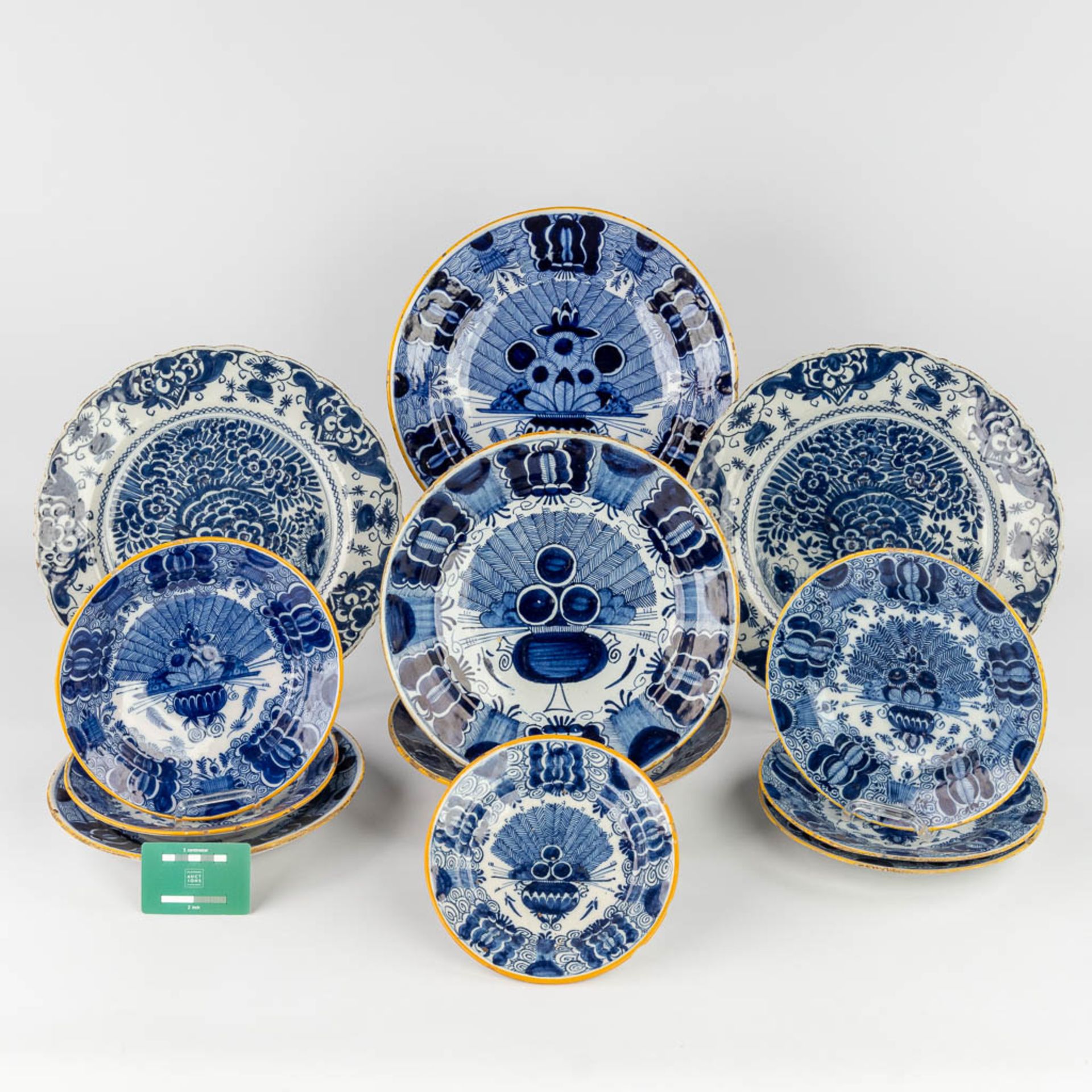 12 plates 'Peacock' or 'Pauwstaart', Delft, 18th C. (D:34,5 cm) - Image 2 of 18