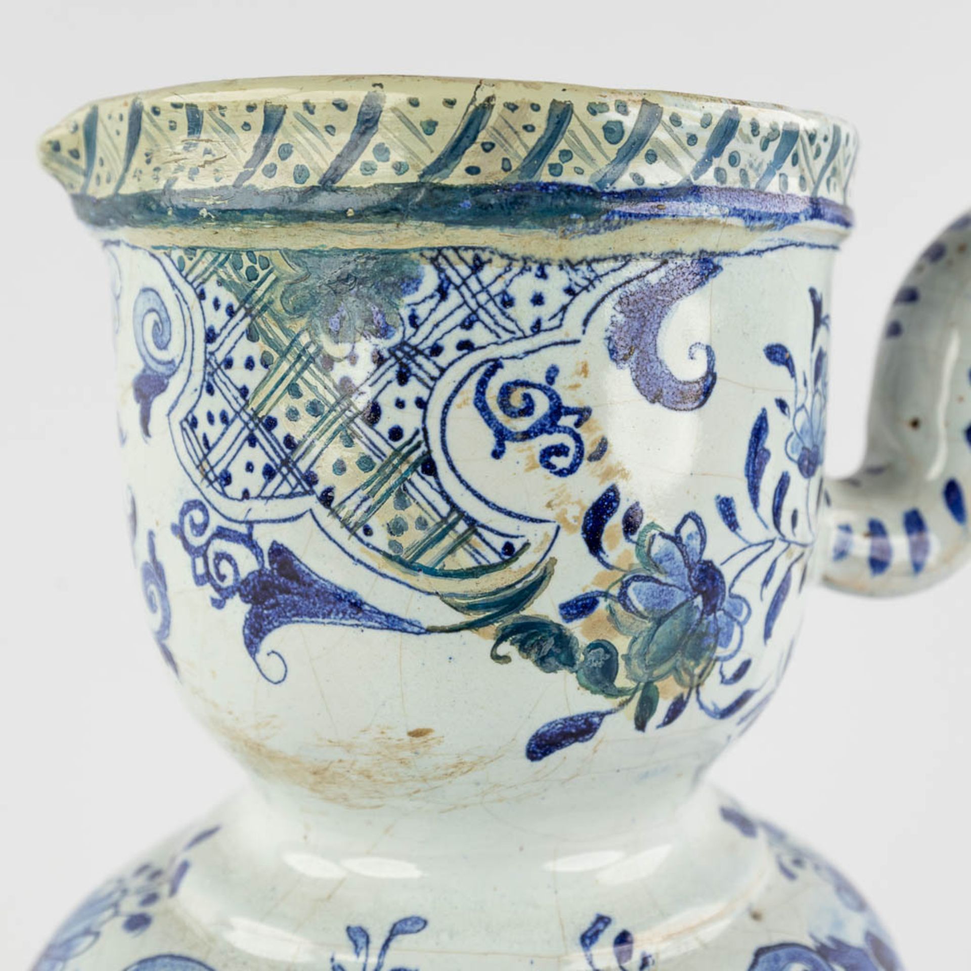 Delft, an antique pitcher with romantic scène, blue-white faience. 18th c. (L:17 x W:20 x H:33 cm) - Image 19 of 20