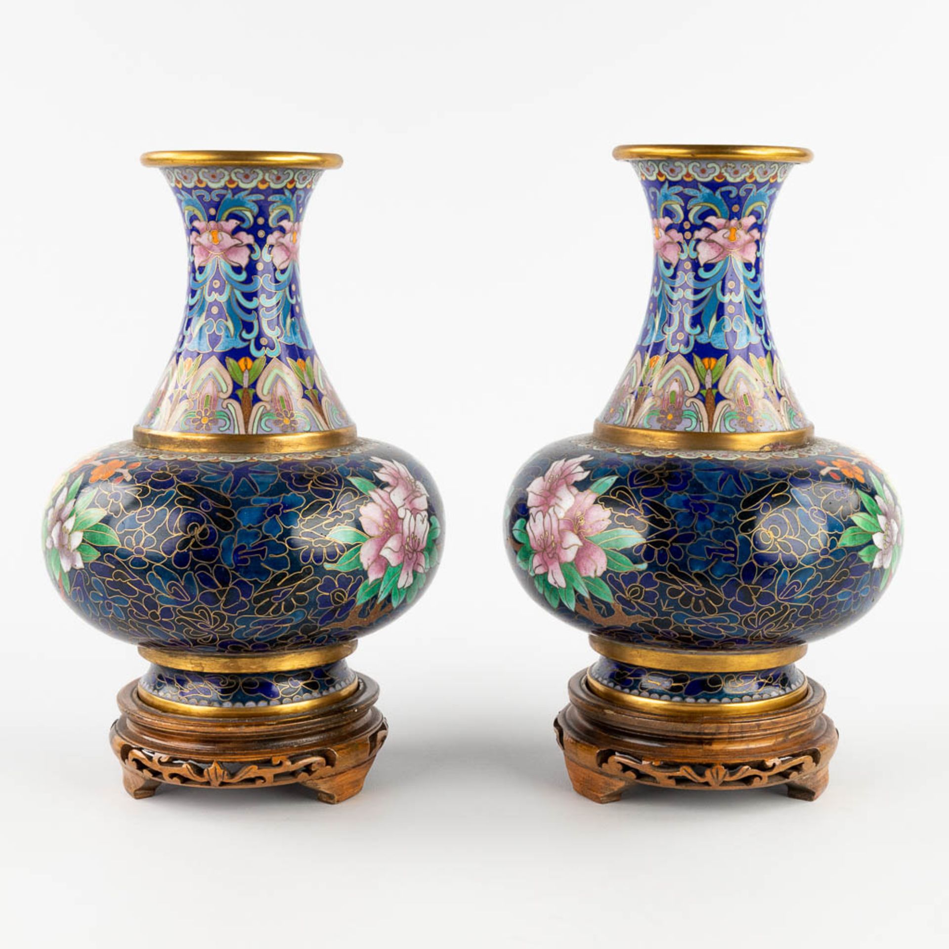 A pair of vases with a flower decor, cloisonné decor. 20th C. (W:18 x H:26 cm) - Image 7 of 13