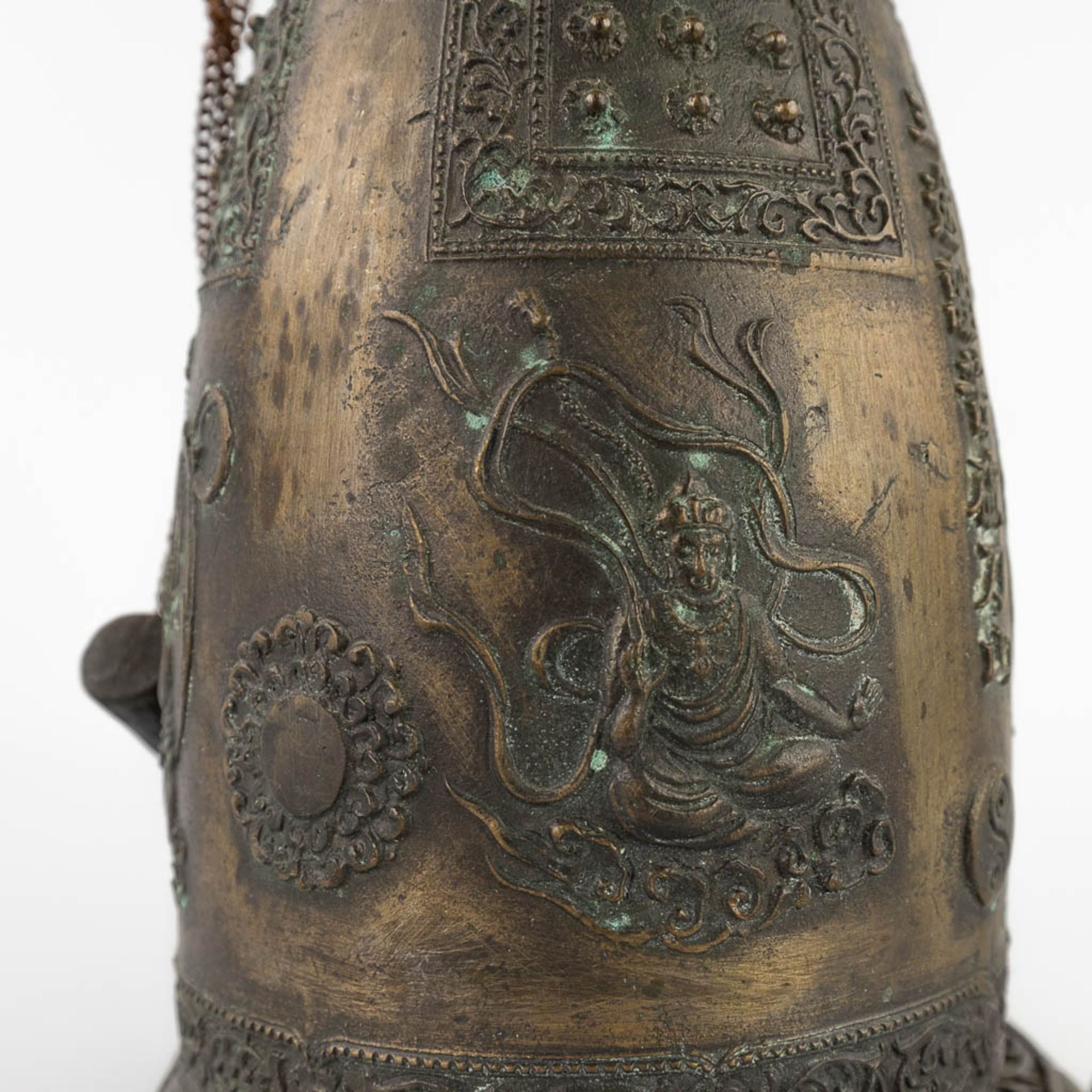 3 bells and a gong, Oriental. 19th/20th C. (L:13 x W:47 x H:55 cm) - Image 14 of 28