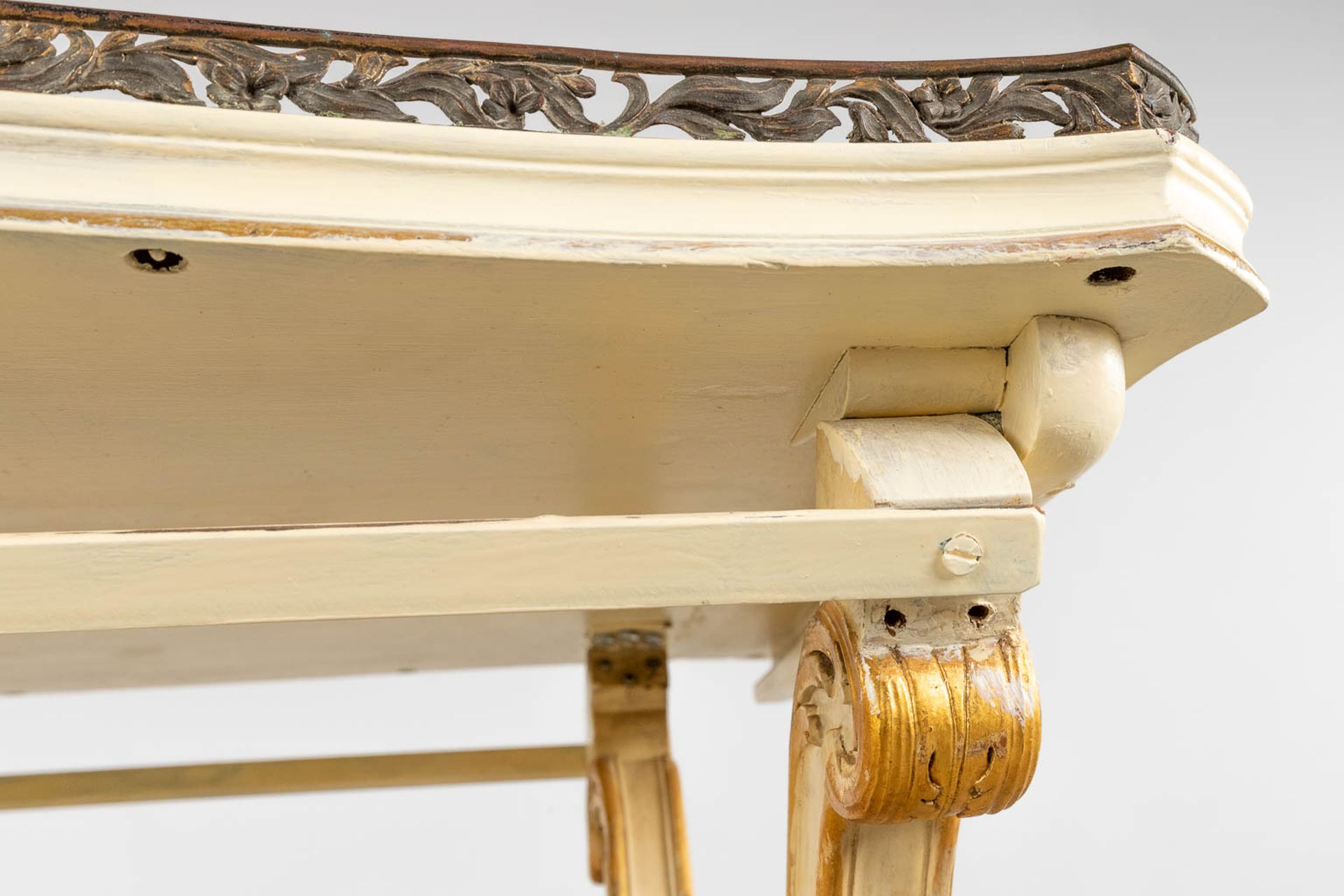 A serving table with bronze gallery, Italian style wood-sculptures. 19th C. (L:60 x W:89 x H:79 cm) - Bild 14 aus 14