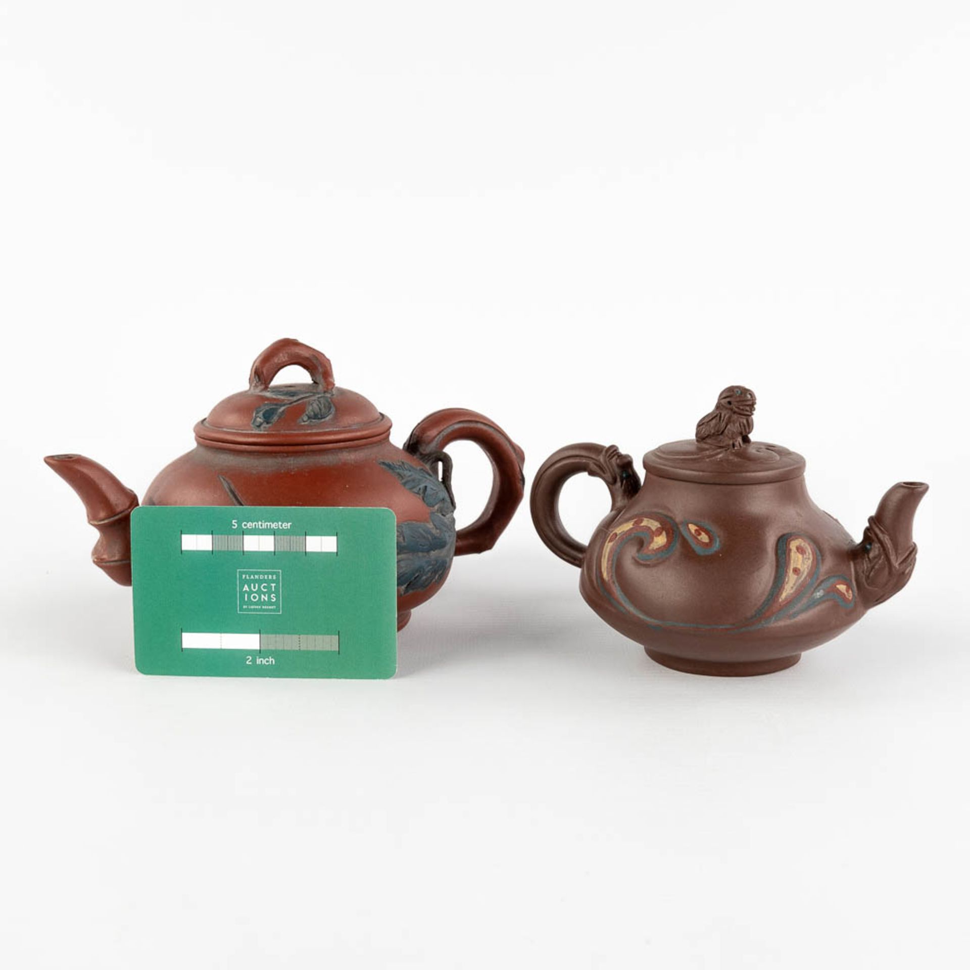 Two Chinese Yixing stoneware teapots, 20th C. (L:11 x W:18 x H:10 cm) - Image 2 of 18