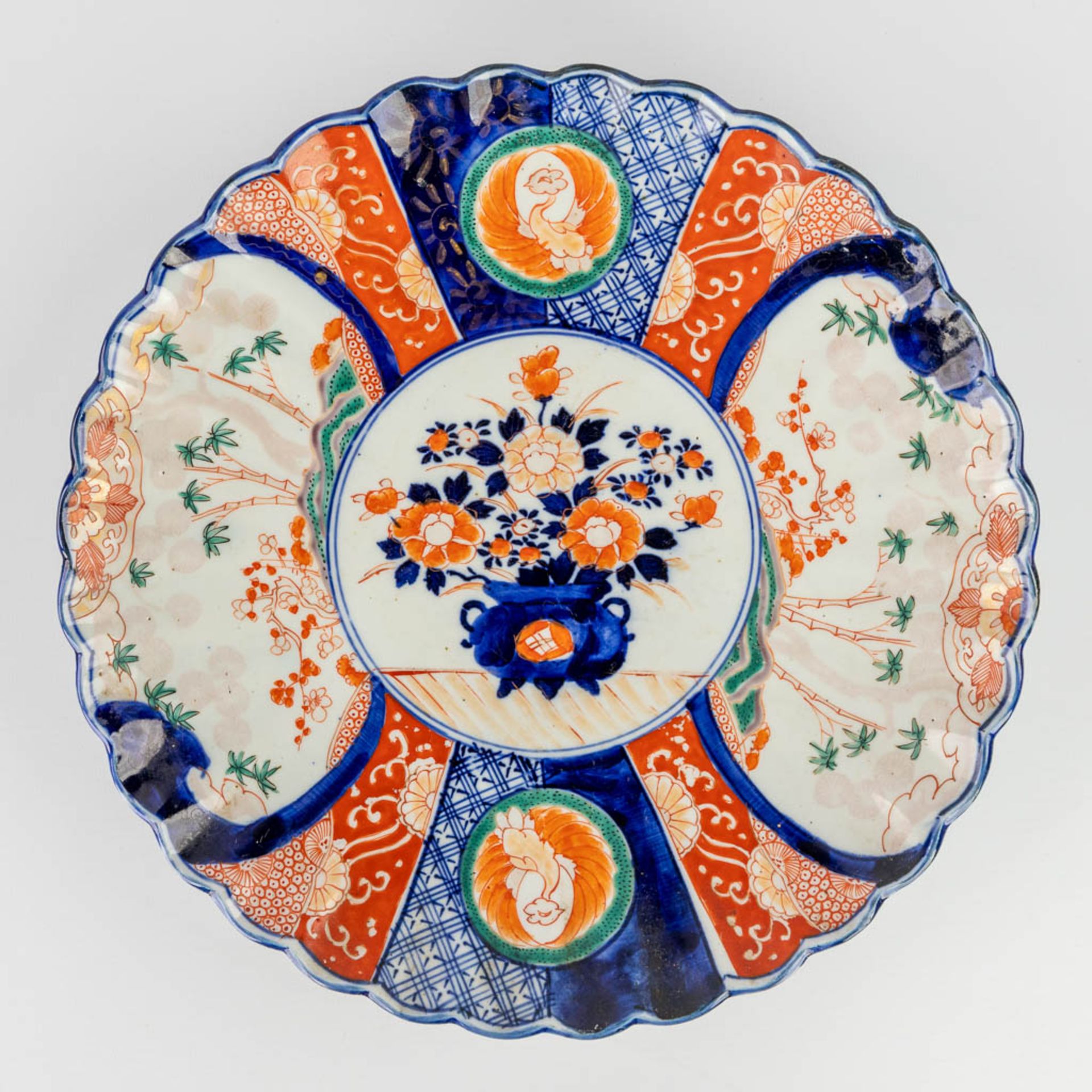 Eight pieces of Japanese Imari porcelain. 19th/20th C. (H:6,5 x D:47 cm) - Image 3 of 15