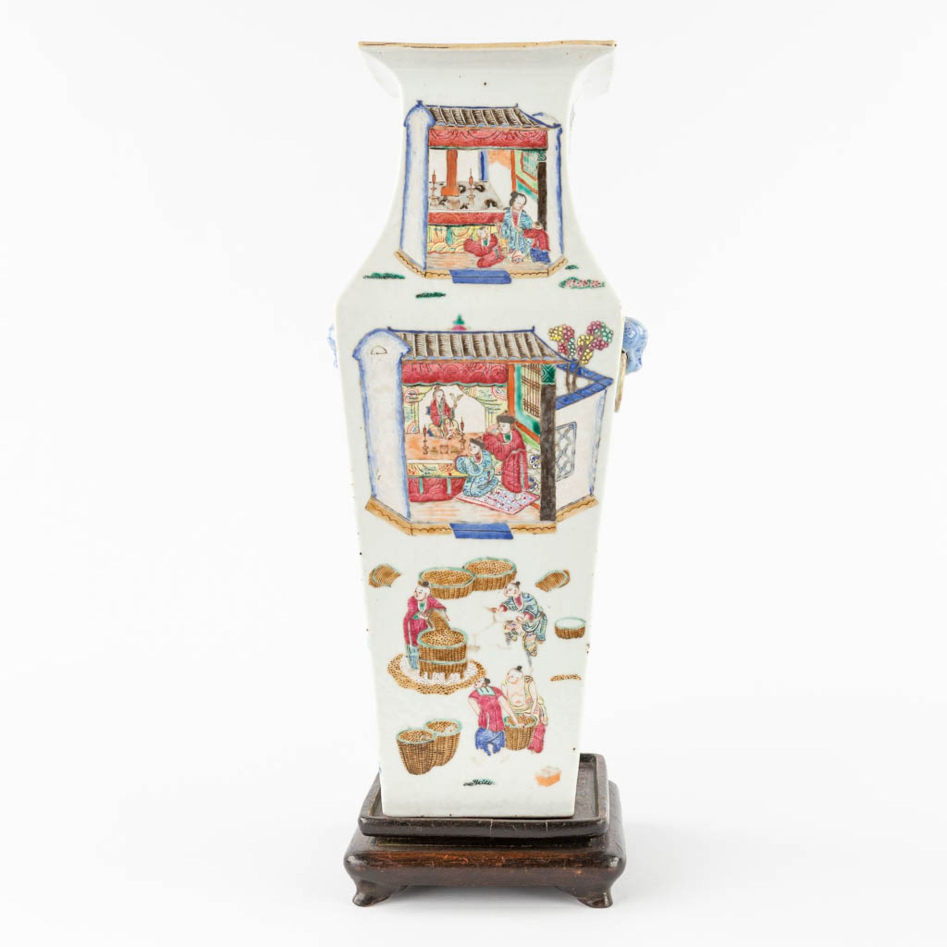 A square Chinese Famille Rose vase, decorated with scènes of 'The Harvest'. 19th C. (L:17 x W:15 x H - Image 4 of 10