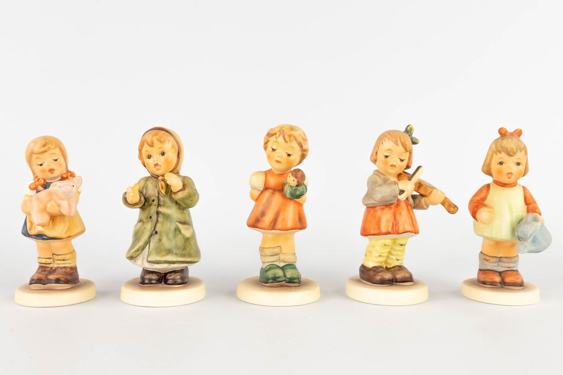 Hummel, a set of 13 small figurines. (H:12,5 cm) - Image 9 of 19