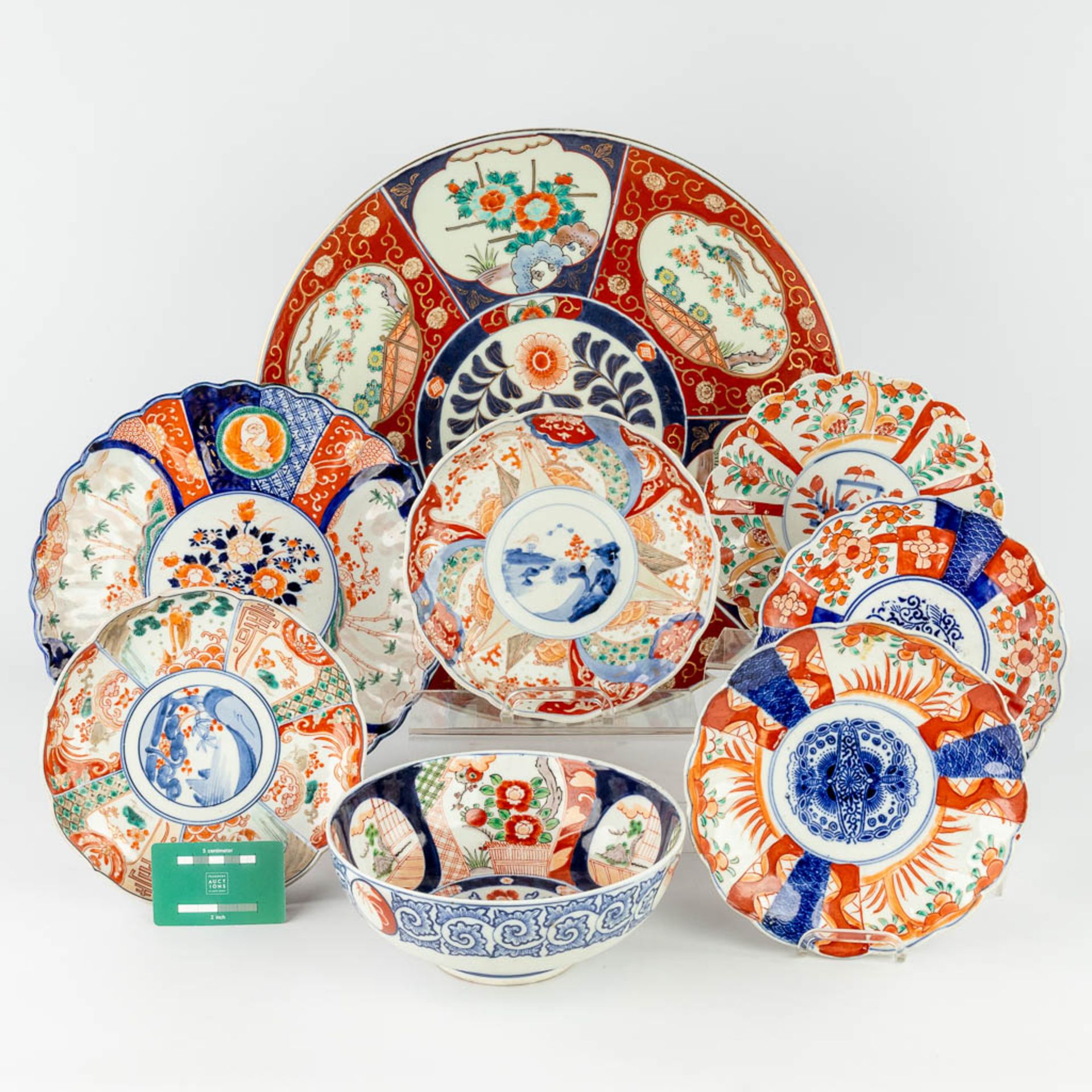 Eight pieces of Japanese Imari porcelain. 19th/20th C. (H:6,5 x D:47 cm) - Image 2 of 15