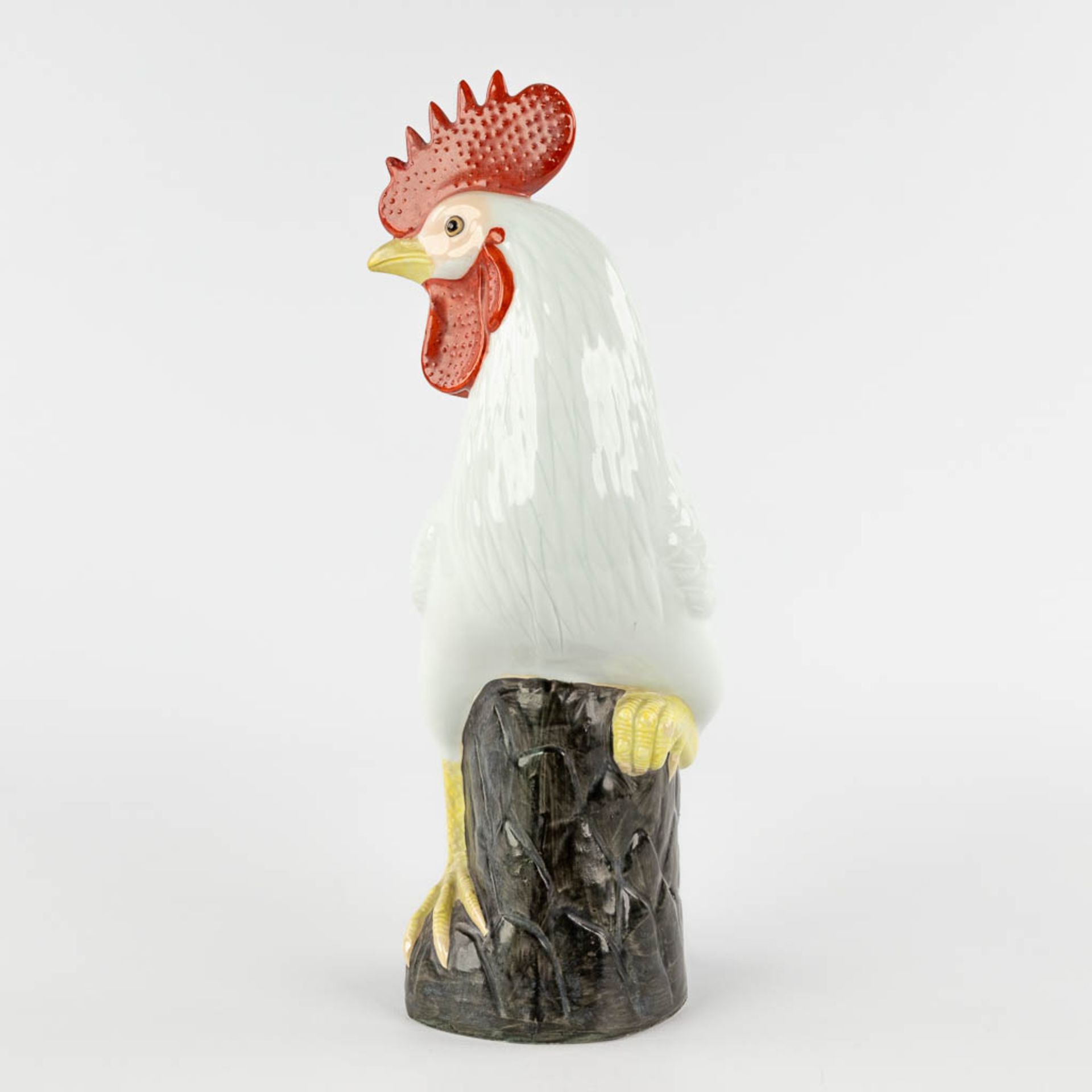 A large Chinese porcelain rooster, Republic Period, 20th C. (L:11,5 x W:19,5 x H:34,5 cm) - Image 12 of 12