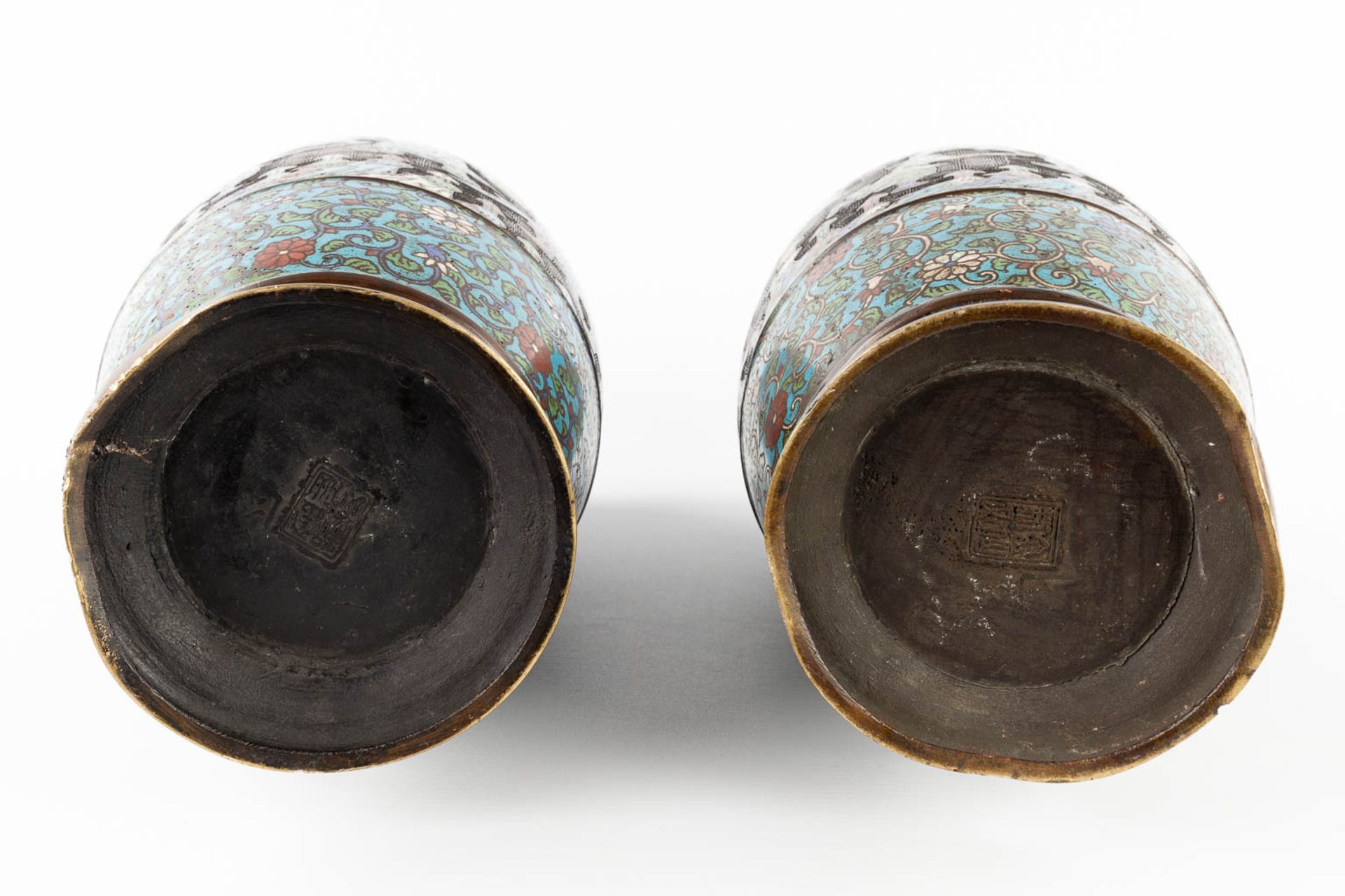 A pair of bronze vases with Champslevé decor. 19th C. (H:40 x D:20 cm) - Image 6 of 14