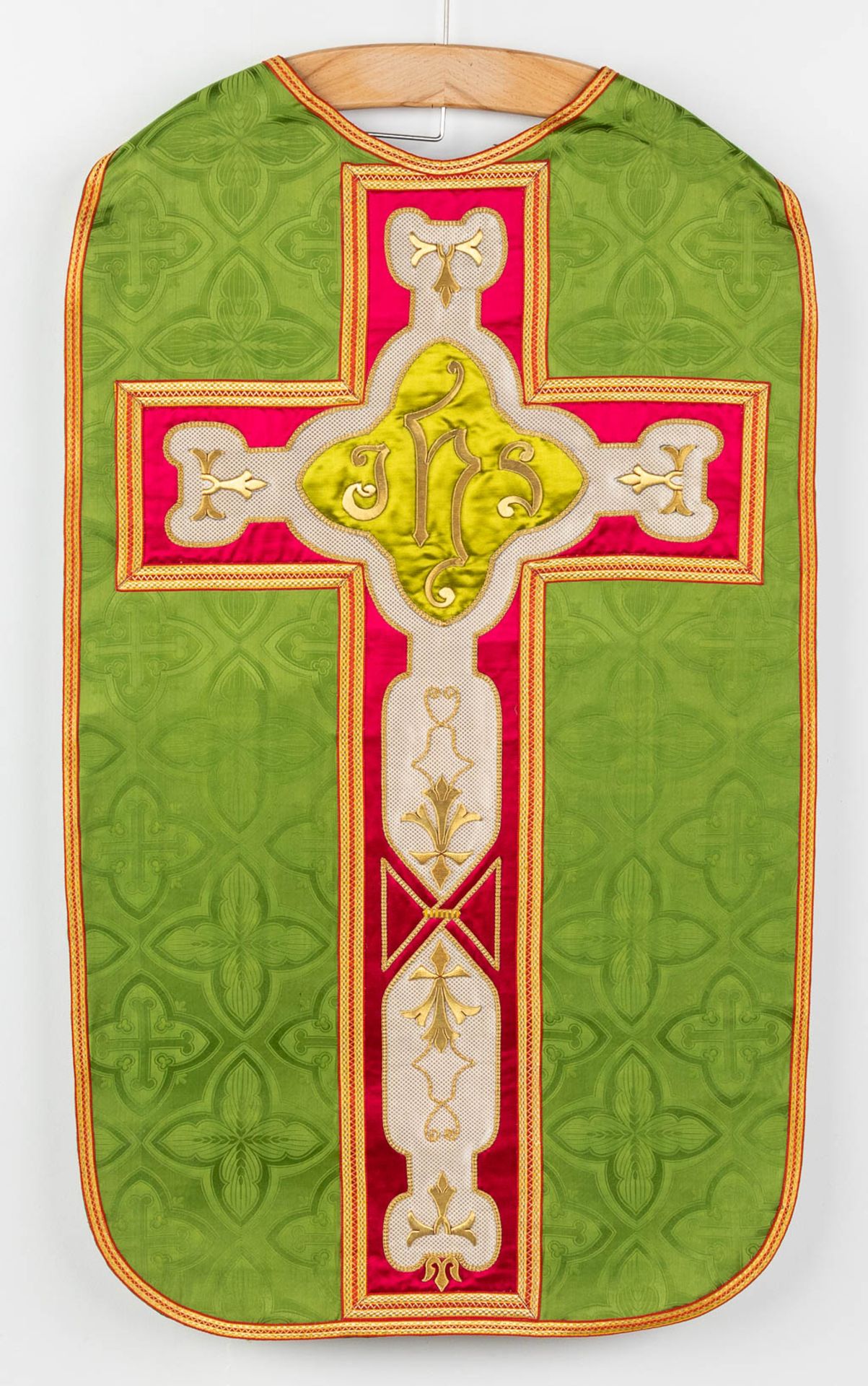 A set of 6 Roman Chasubles, maniple, Stola and Chalice veils - Image 19 of 37