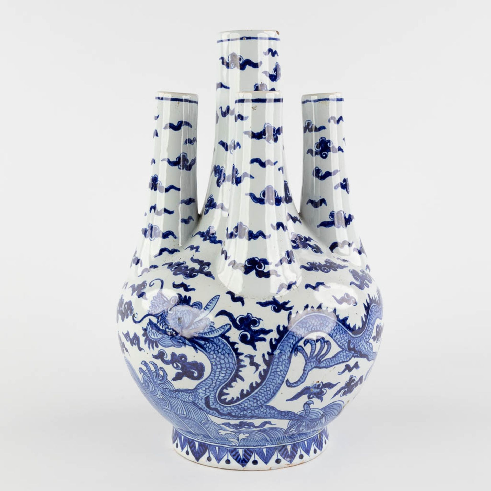 Charles-François Fourmaintraux-Courquin, a tulip vase with Chinoiserie dragon decor France. 19th C. - Image 5 of 15