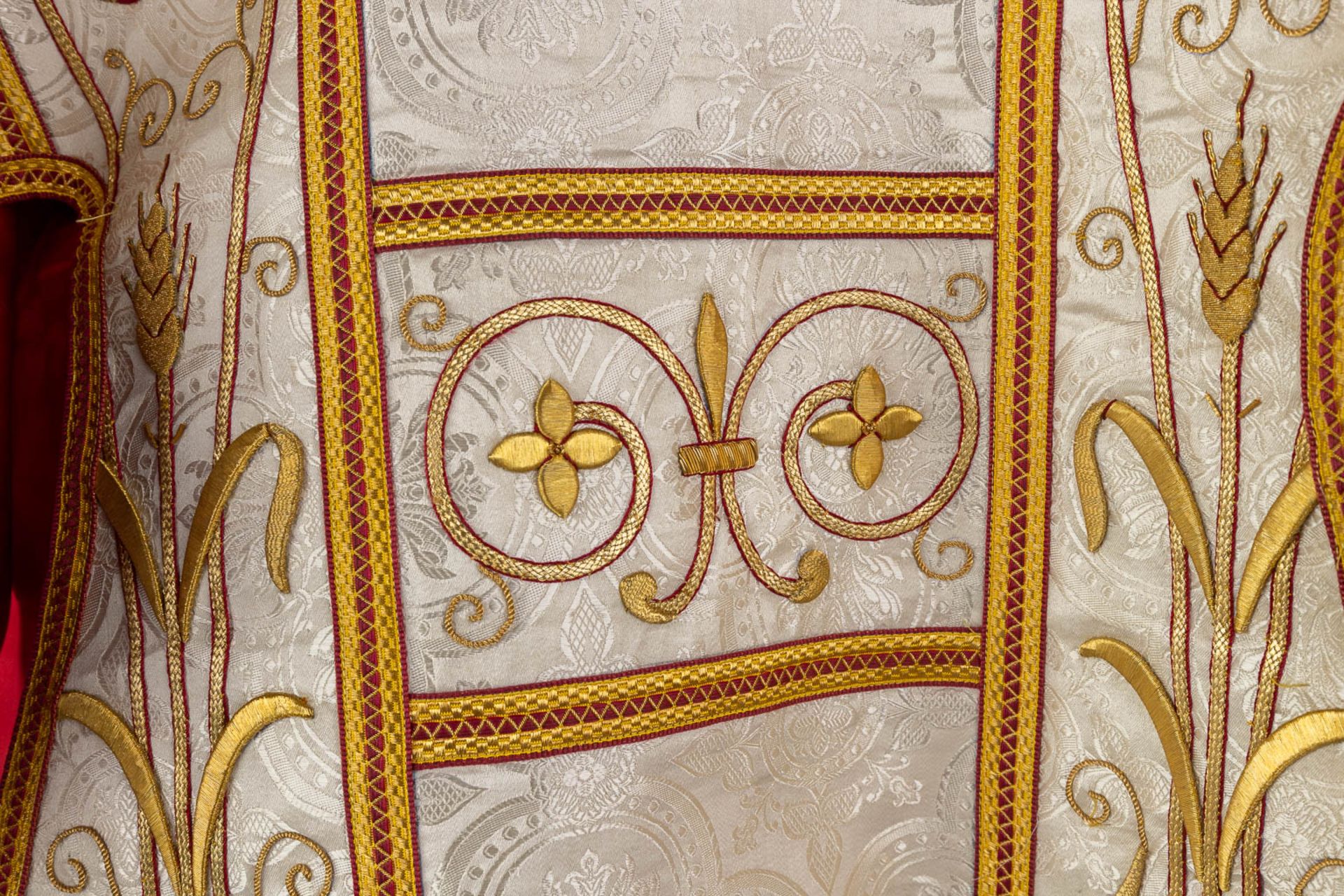A matching set of Liturgical robes, 4 dalmatics, maniples and stola. - Image 7 of 17