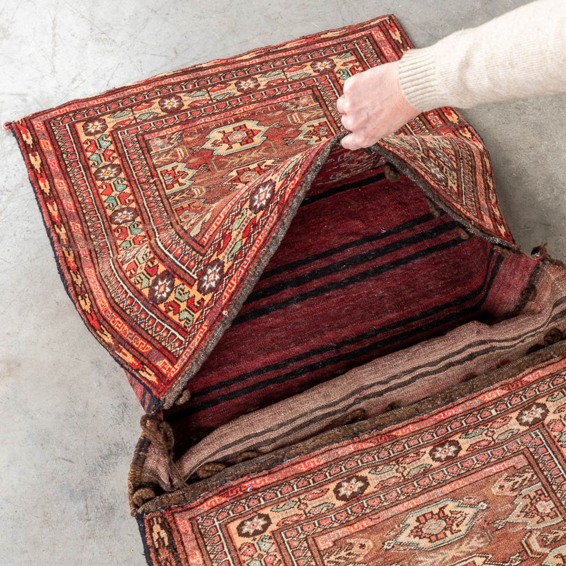 A carrying saddle bag for camels, hand-made. (L:74 x W:149 cm) - Image 6 of 10