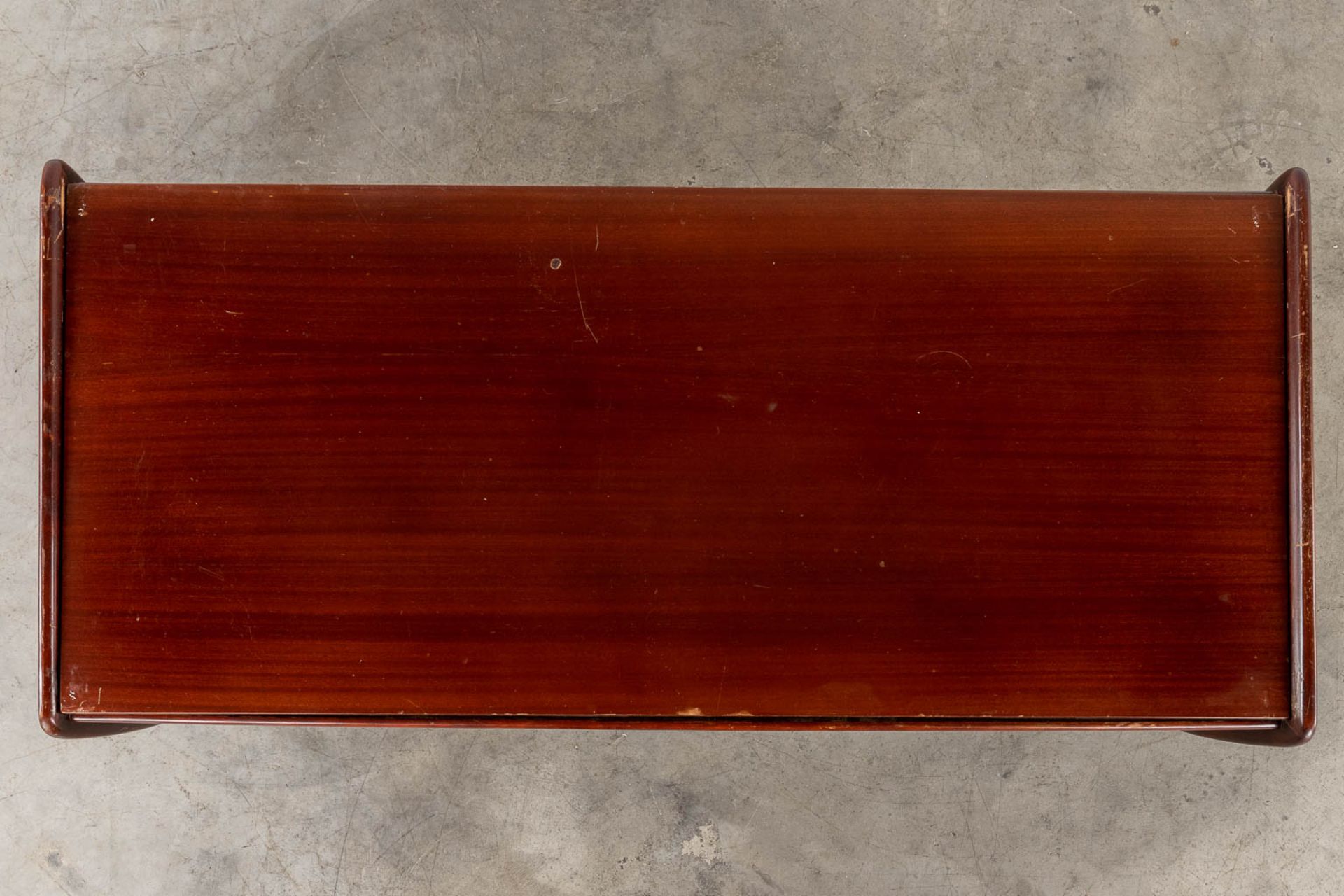 A mid-century coffee table with a glass top, probably teak. (L:30 x W:130 x H:40 cm) - Bild 12 aus 12