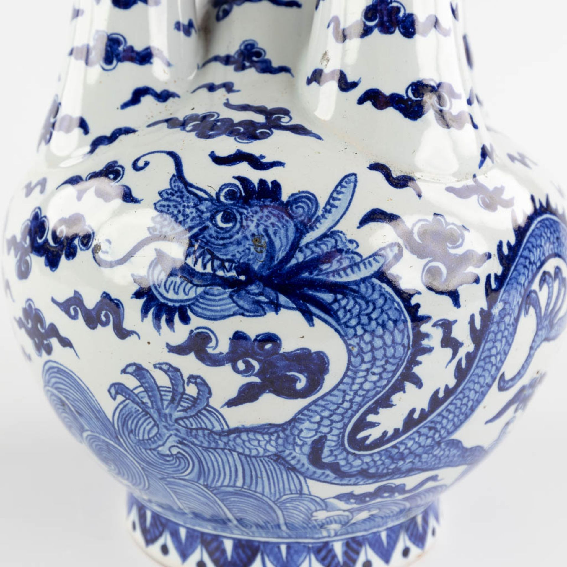 Charles-François Fourmaintraux-Courquin, a tulip vase with Chinoiserie dragon decor France. 19th C. - Image 13 of 15