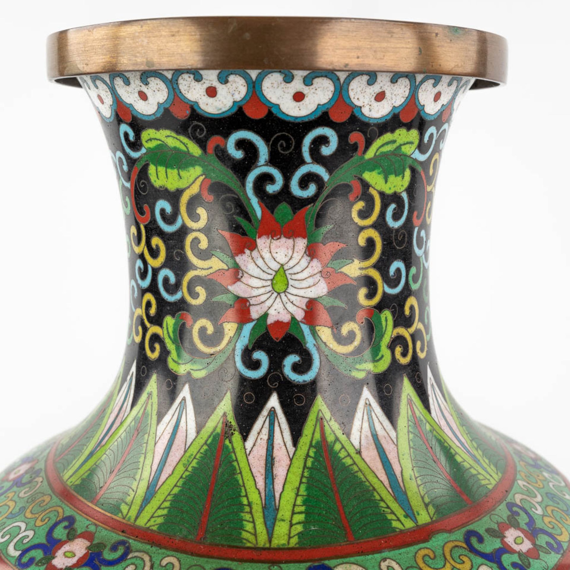 A vase with dragon decor, Cloisonné enamel. 20th C. (H:49 x D:23 cm) - Image 11 of 13