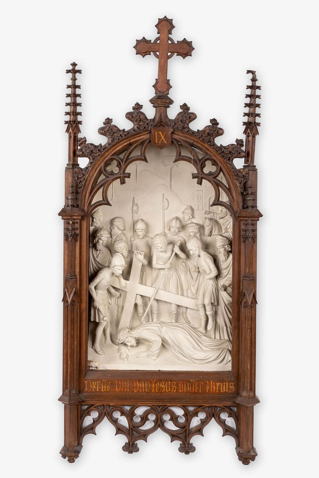An extensive 14-piece 'Stations Of The Cross', plaster with gothic revival, wood-sculptured frames. - Bild 19 aus 30