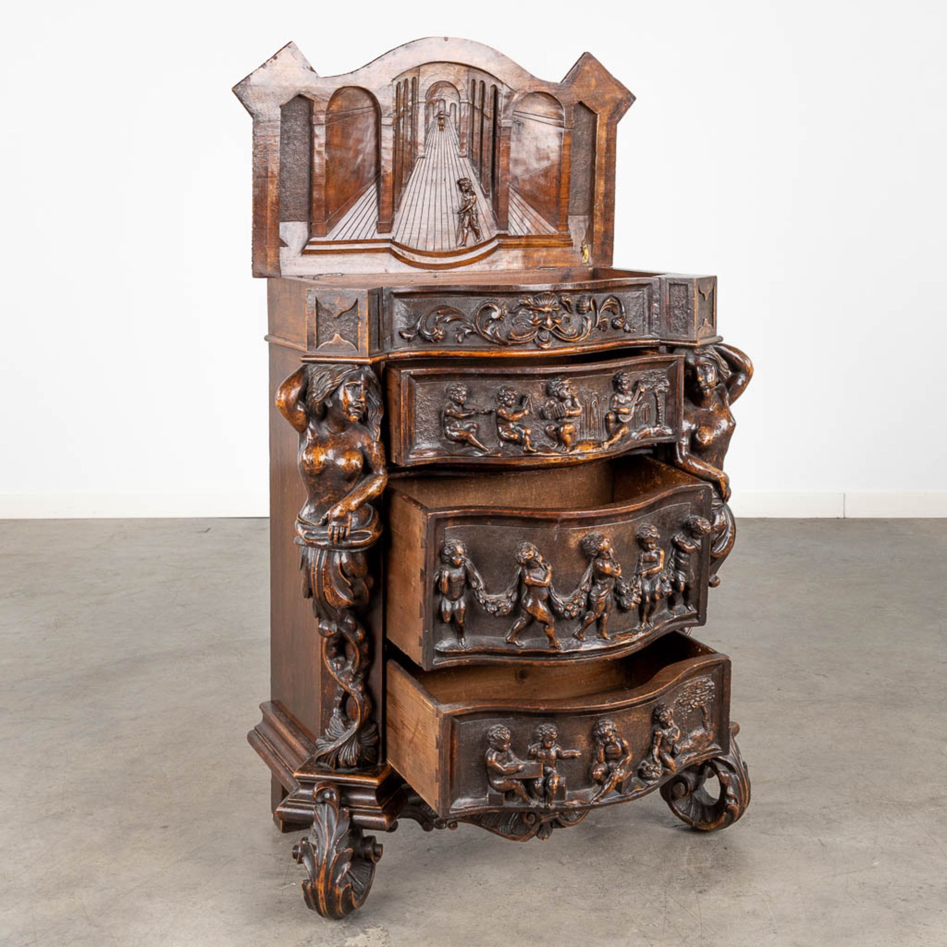 A Rococo-inspired commode, richly sculptured with mythological figurines, putti and ladies. Circa 19 - Bild 3 aus 20