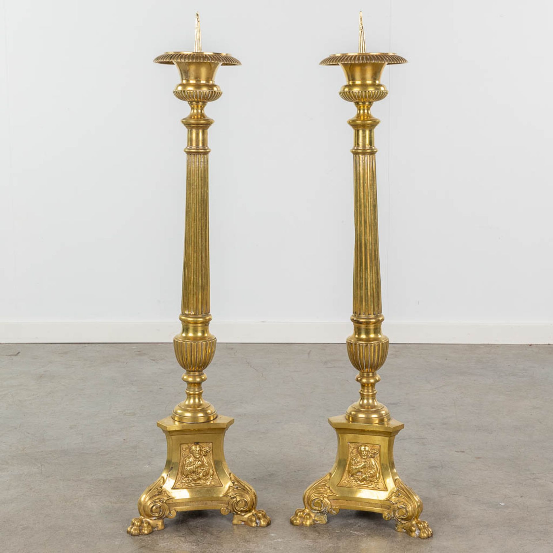 A pair of gold-plated and bronze church candle holders. Images of Joseph, Jesus and Mary. 19th C. (H - Bild 5 aus 12