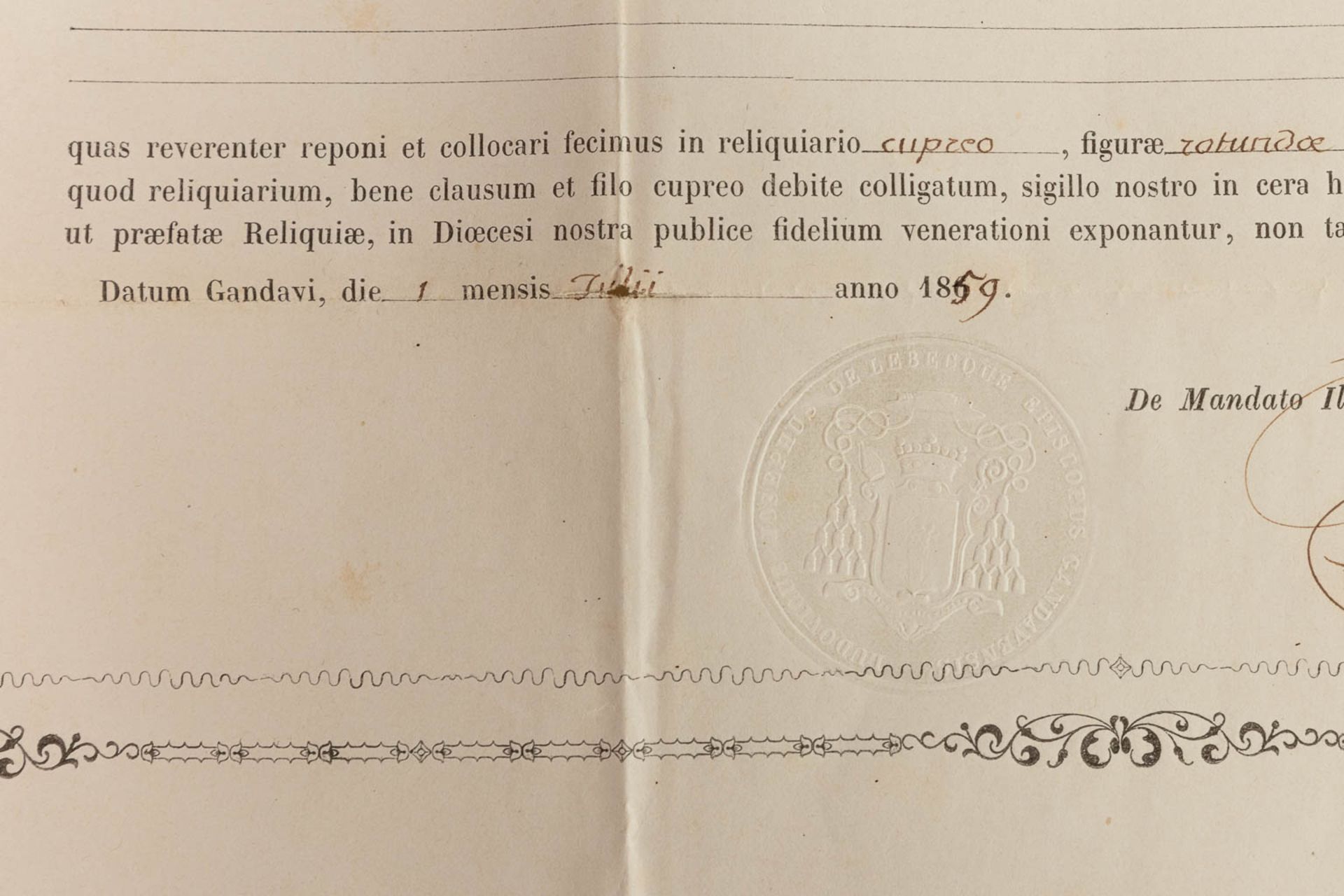 A sealed Theca with relic: Ex ossibus sanctae Severae Martyris (H:1,33 x D:4,25 cm) - Image 2 of 6