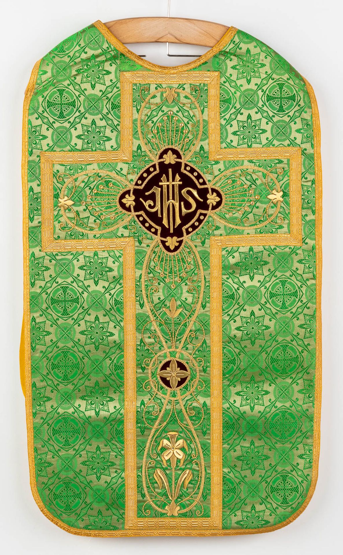 A set of 6 Roman Chasubles, maniple, Stola and Chalice veils - Image 28 of 37