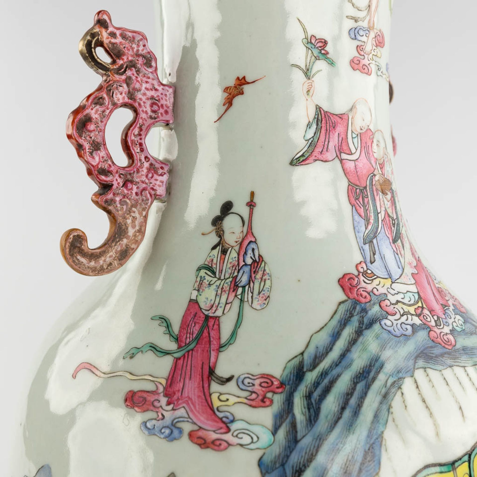 A Chinese Famille Rose vase, decorated with Wise men and items of good fortune. 19th C. (H:60 x D:25 - Image 13 of 18