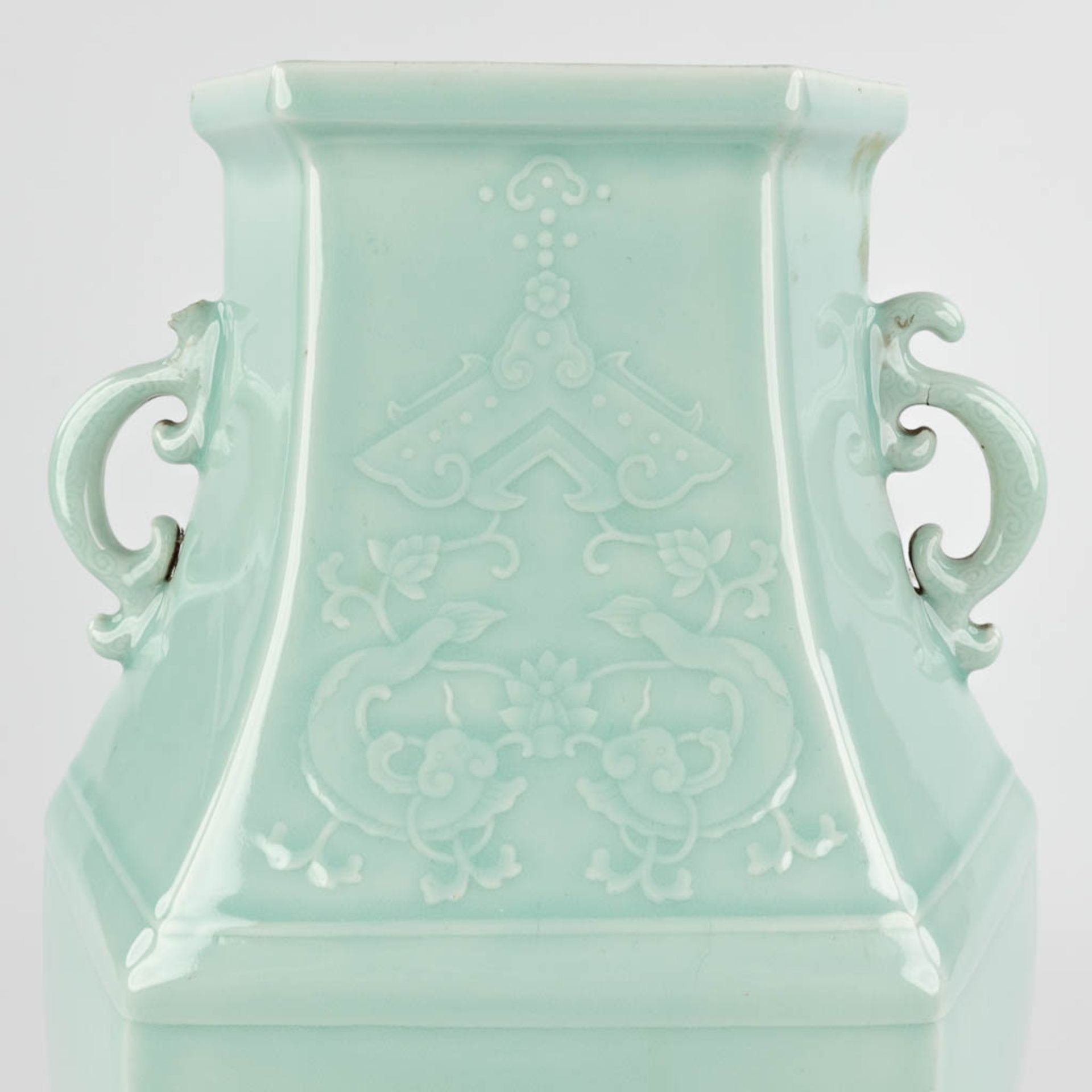 An antique Chinese celadon vase, Hexagonal, Qianlong mark and period. 18th C. (L:20 x W:26 x H:47 cm - Image 10 of 15