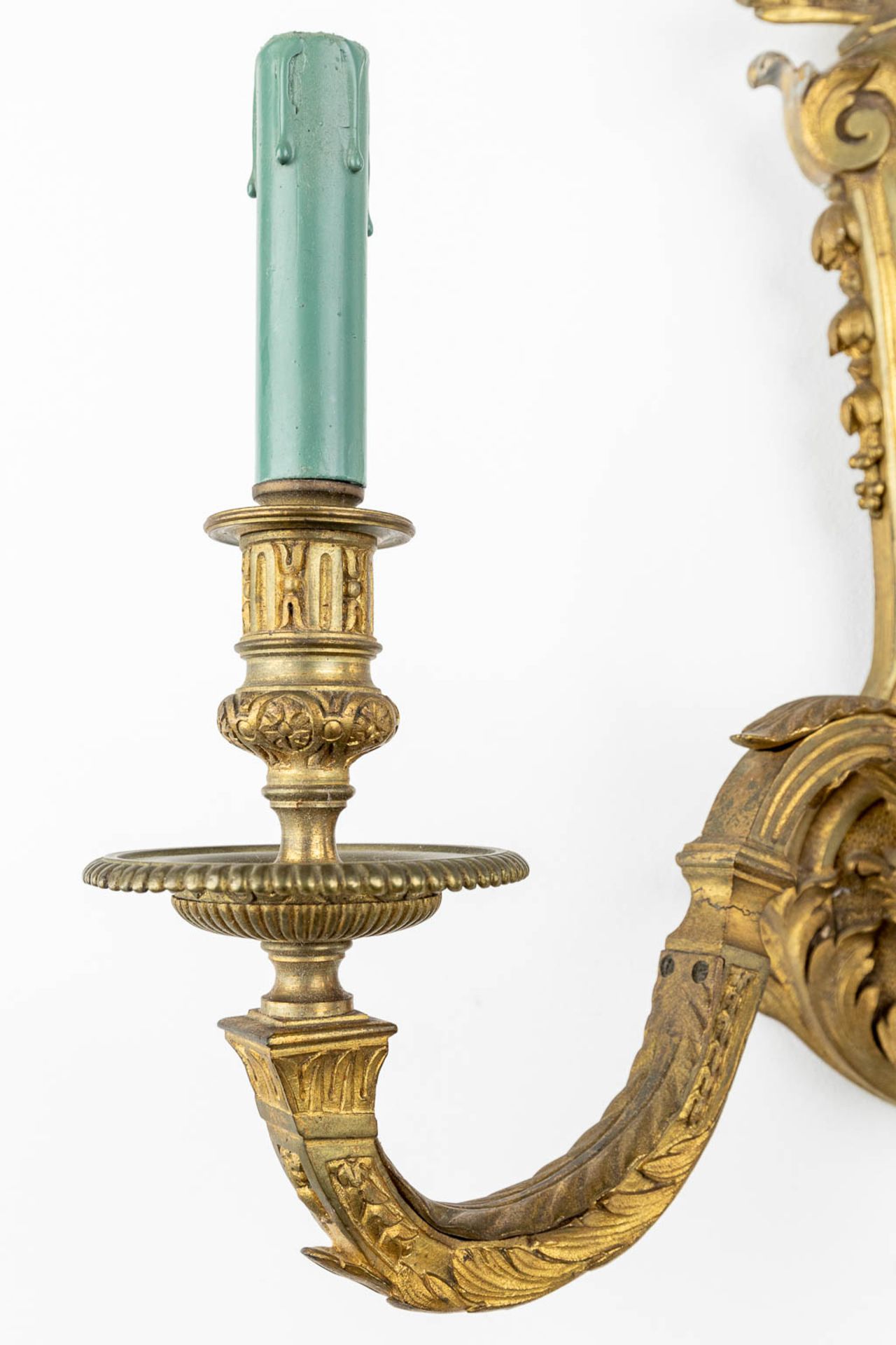 A pair of large wall lamps, bronze in Louis XVI style. Circa 1900. (L:31 x W:48 x H:52 cm) - Bild 7 aus 10