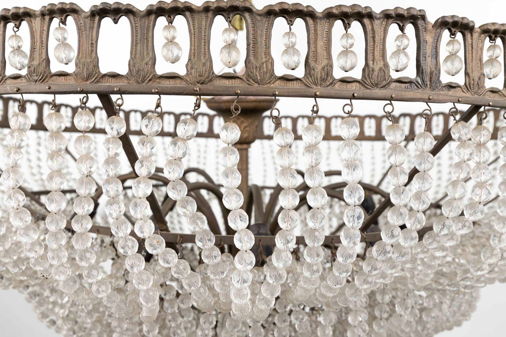 A large chandelier 'Sac A Perles' made of brass and glass. (H:40 x D:91 cm) - Bild 4 aus 12