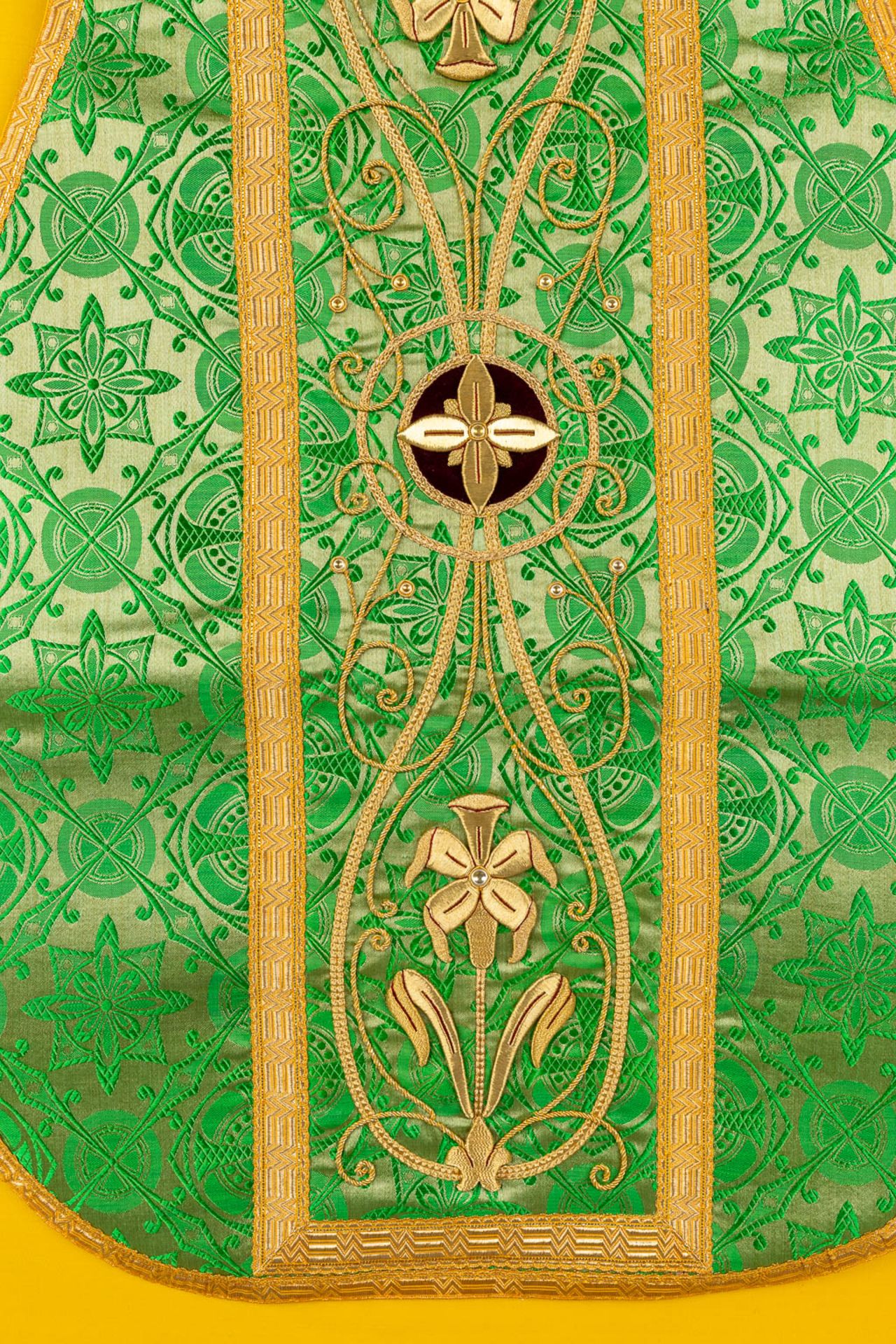 A set of 6 Roman Chasubles, maniple, Stola and Chalice veils - Image 33 of 37
