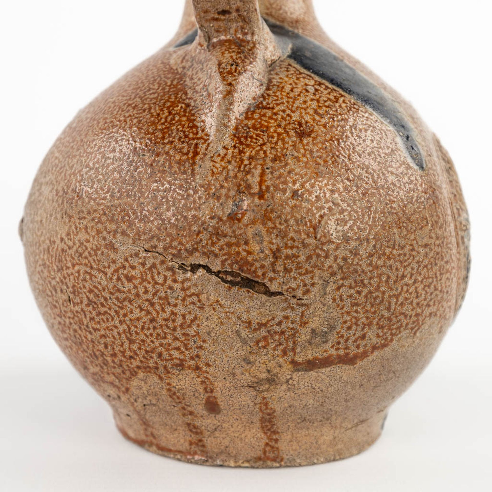 An antique Bartmann jug with 3 cartouches, 17th C. (H:20 x D:14,5 cm) - Image 13 of 14