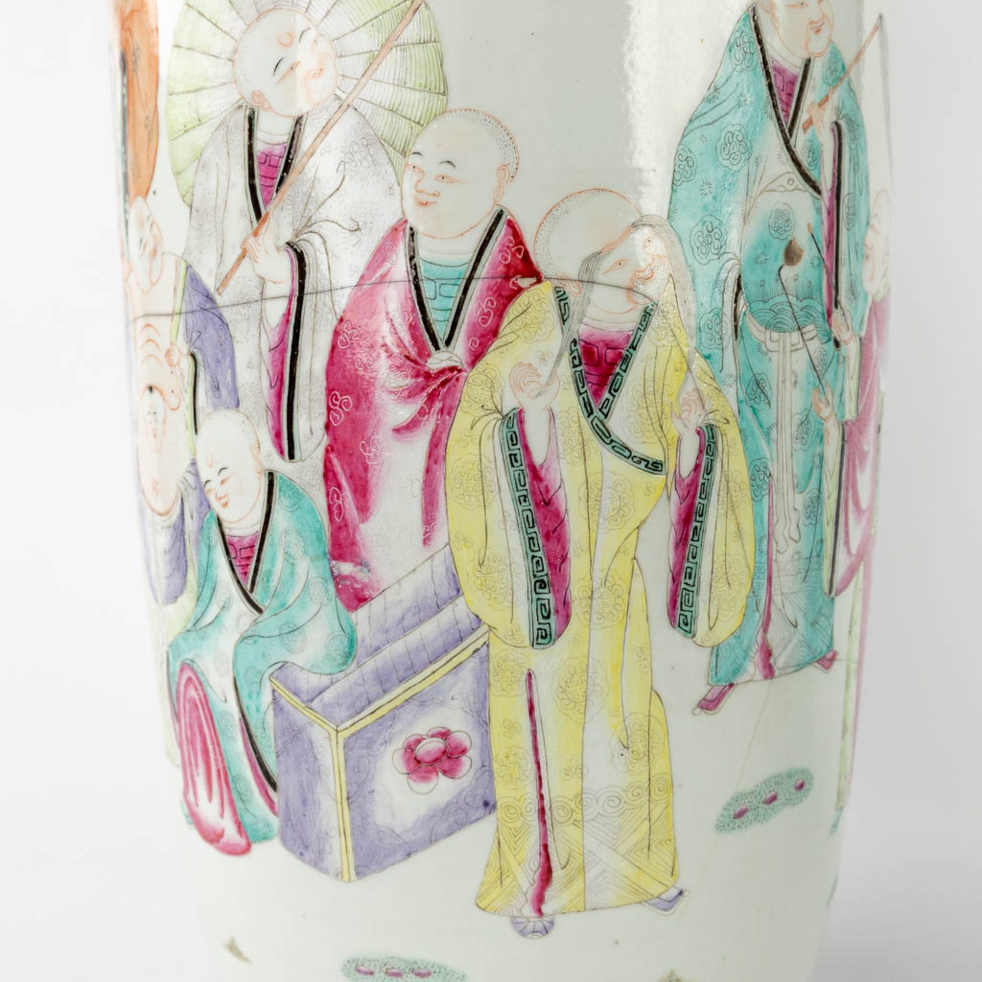 A pair of Chinese Famille Rose vases, decorated with wise men. 19th/20th C. (H:61 x D:21 cm) - Image 14 of 18