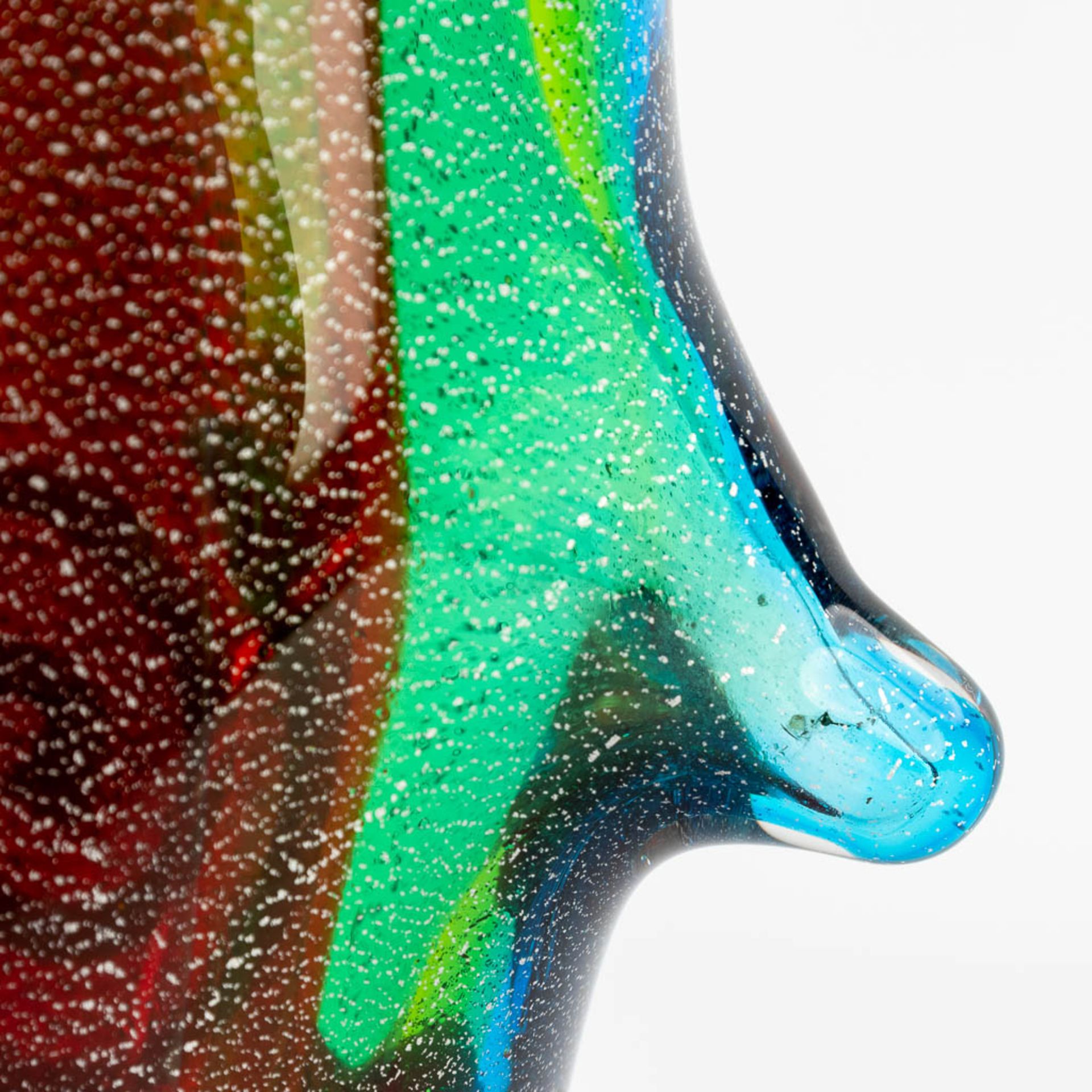 An Art Glass vase, in the style of a Pablo Picasso Head. Murano, Italië. (L:12 x W:25 x H:36 cm) - Image 12 of 15