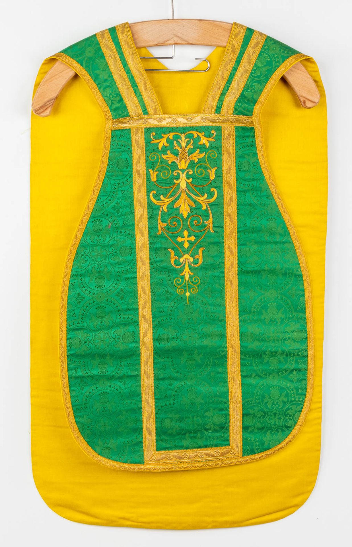 A set of 6 Roman Chasubles, maniple, Stola and Chalice veils - Image 17 of 37