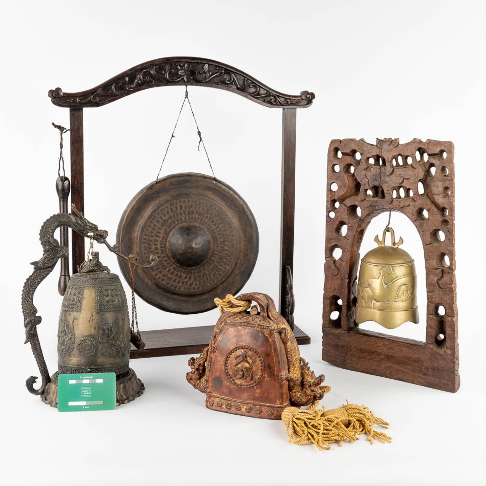 3 bells and a gong, Oriental. 19th/20th C. (L:13 x W:47 x H:55 cm) - Bild 2 aus 28