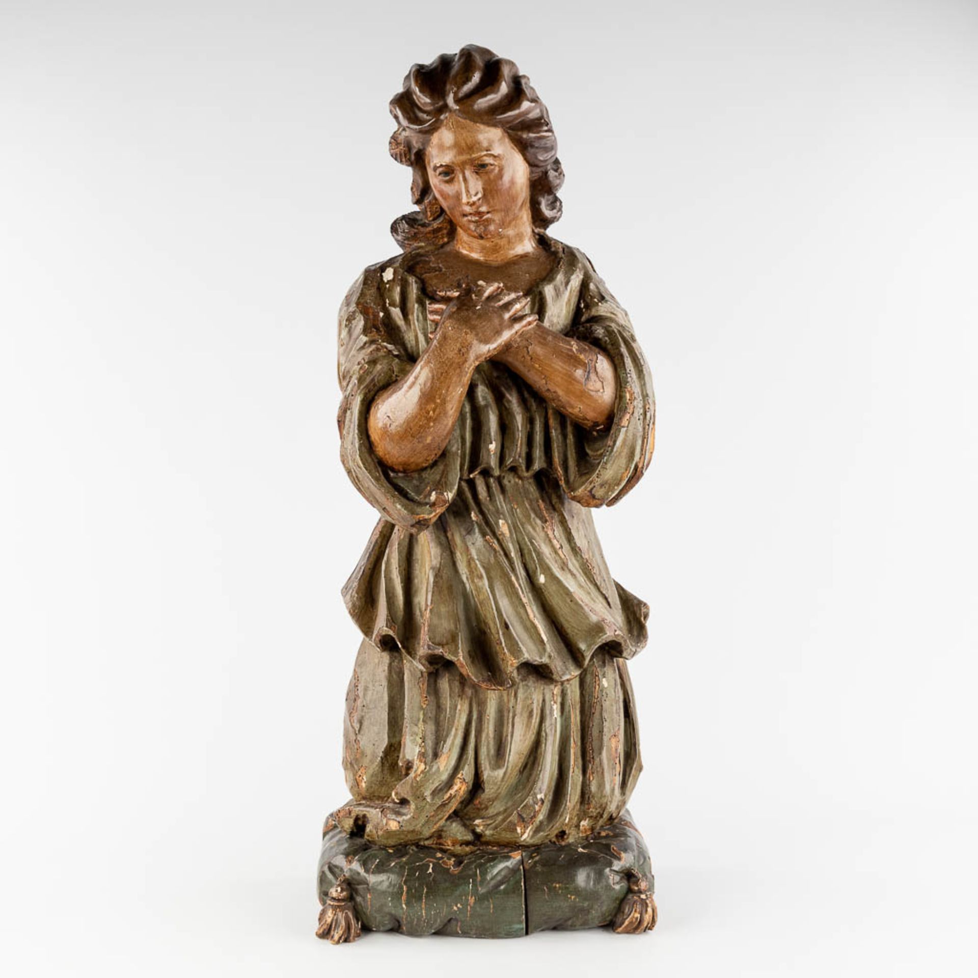 An antique wood-sculptured figurine of a praying lady. 18th C. (L:21 x W:33 x H:85 cm)