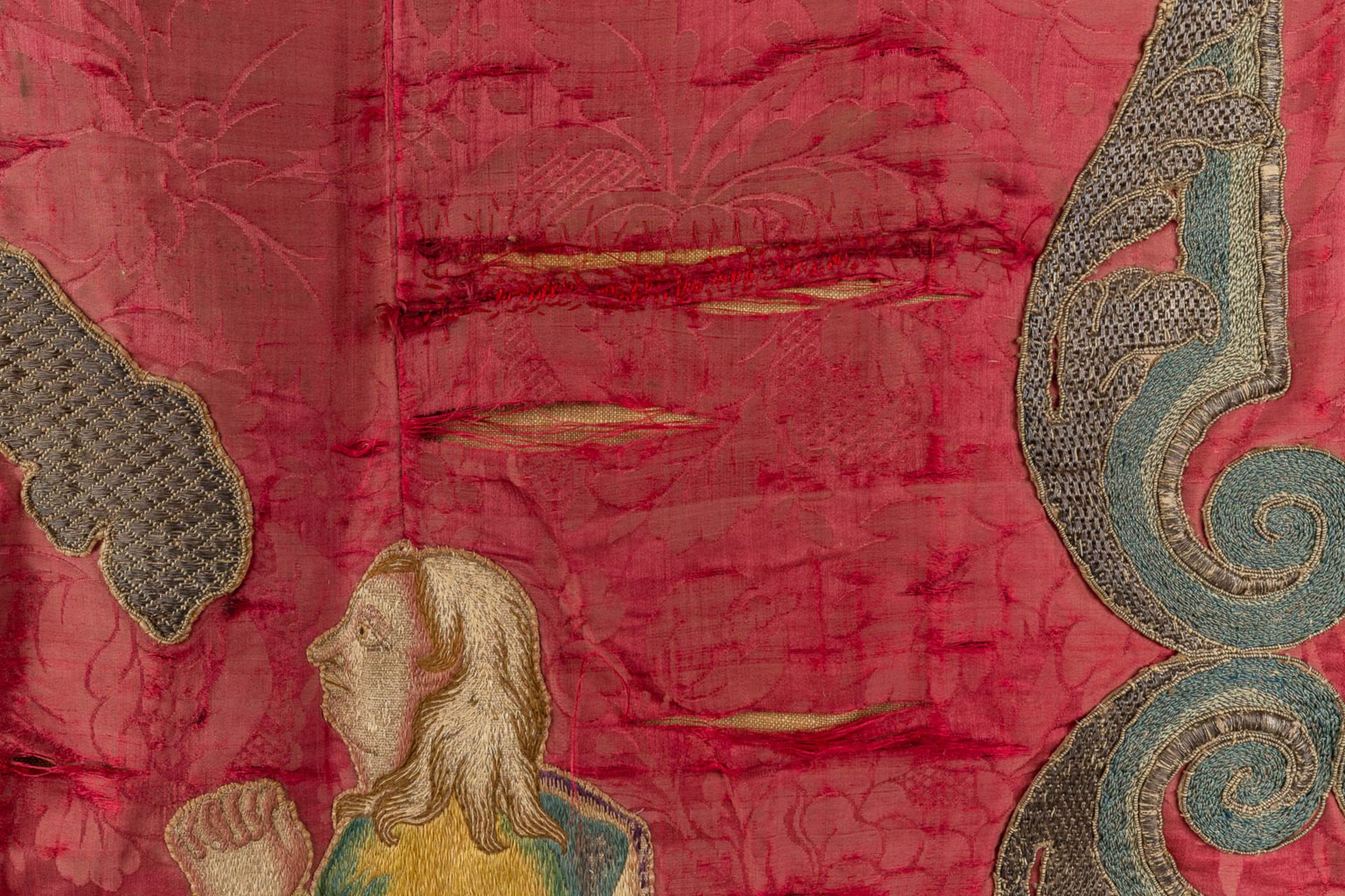 A set of antique and matching banners, finished with embroideries. 18th C. (W:143 x H:145 cm) - Bild 10 aus 25