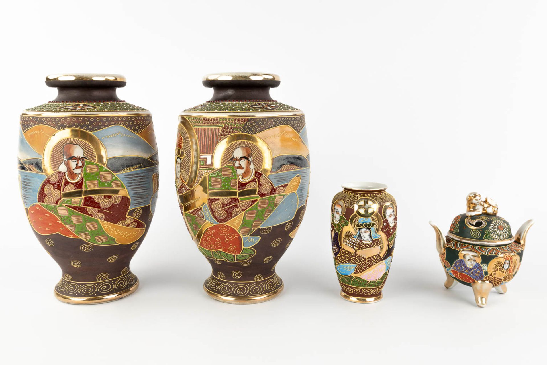 A pair of vases, a vase and jar with lid, Satsuma faience, Japan. 20th C. (H:31 x D:19 cm) - Image 3 of 19